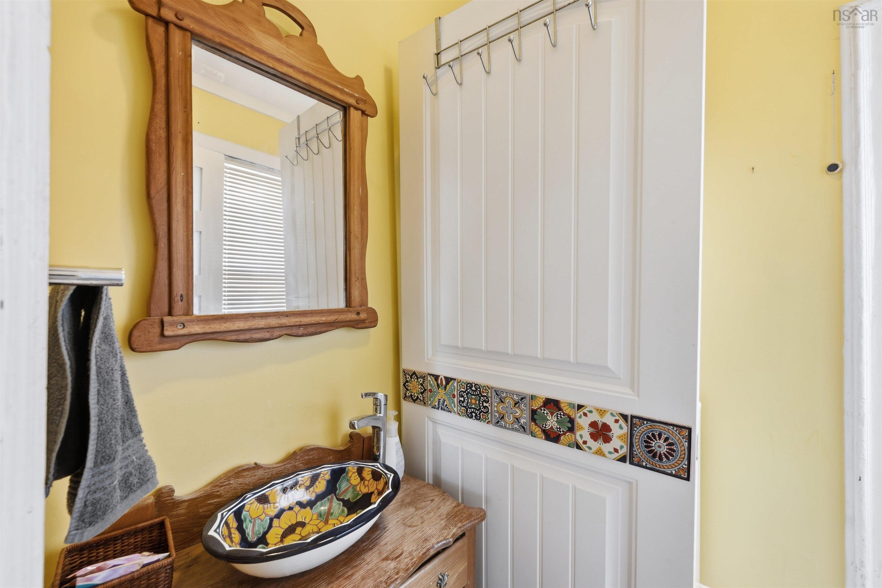 $499,900.00: 154 VICTORIA Road, Dartmouth