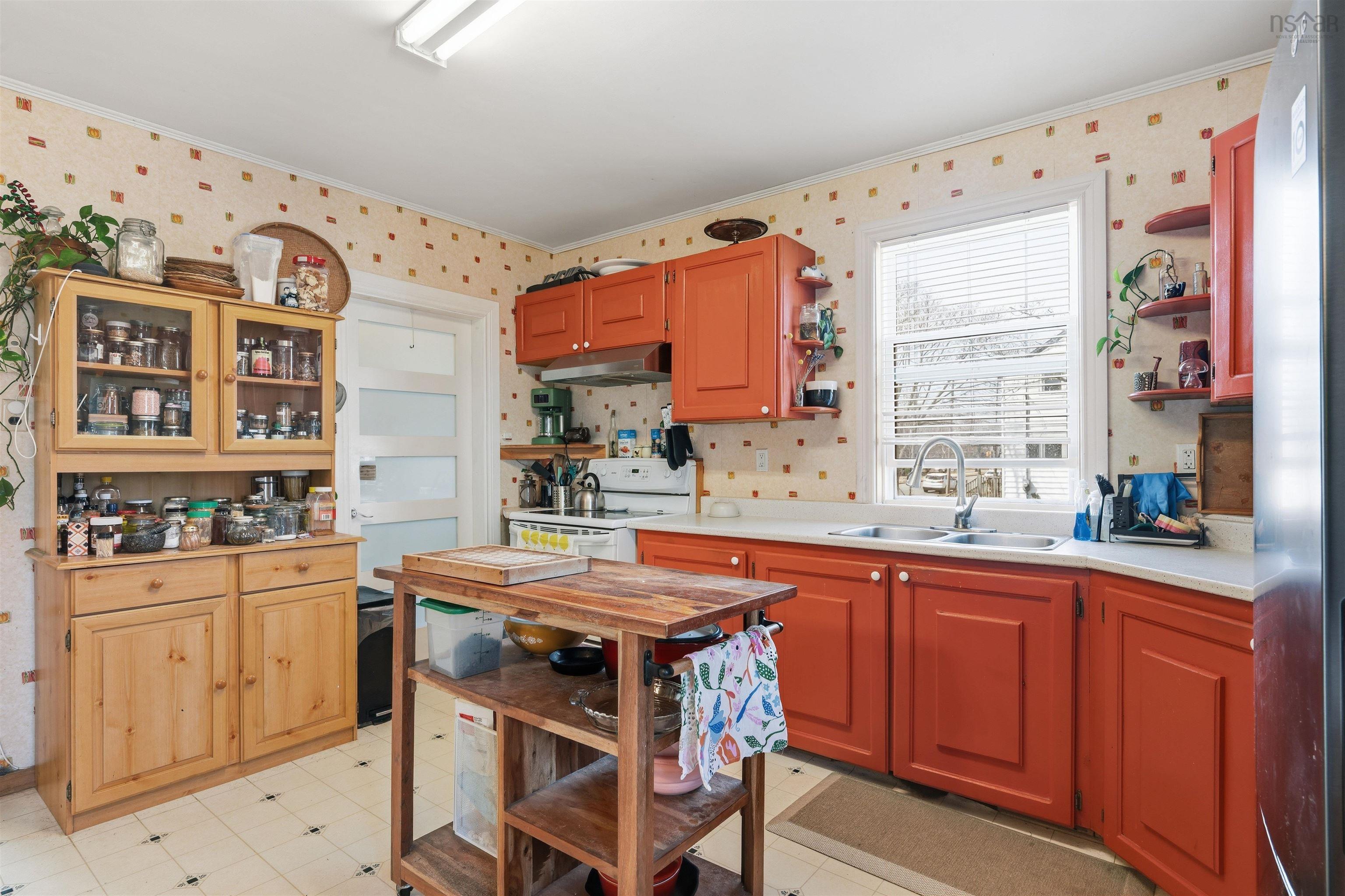$499,900.00: 154 VICTORIA Road, Dartmouth