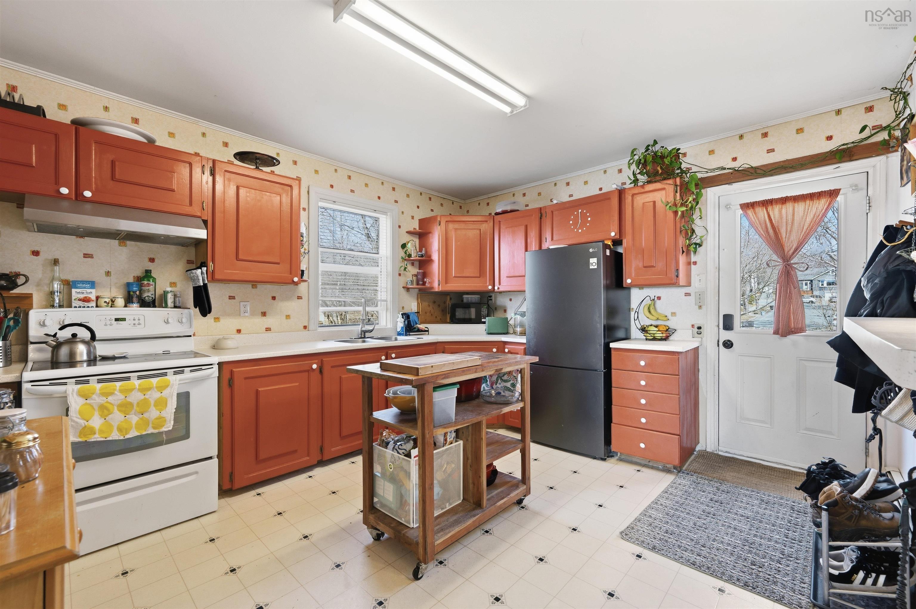 $499,900.00: 154 VICTORIA Road, Dartmouth