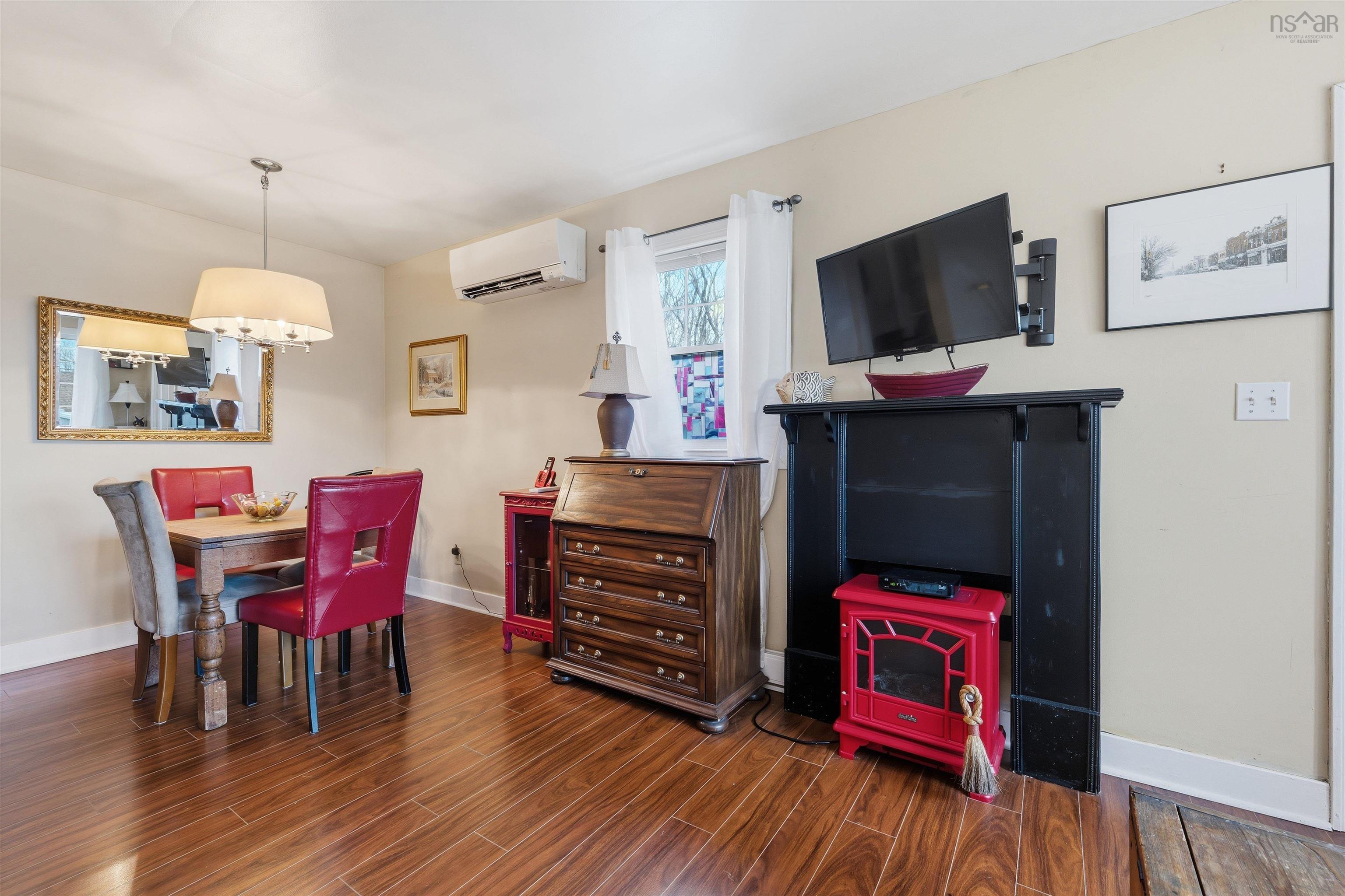 $369,900.00: 402 Highland Avenue, Windsor