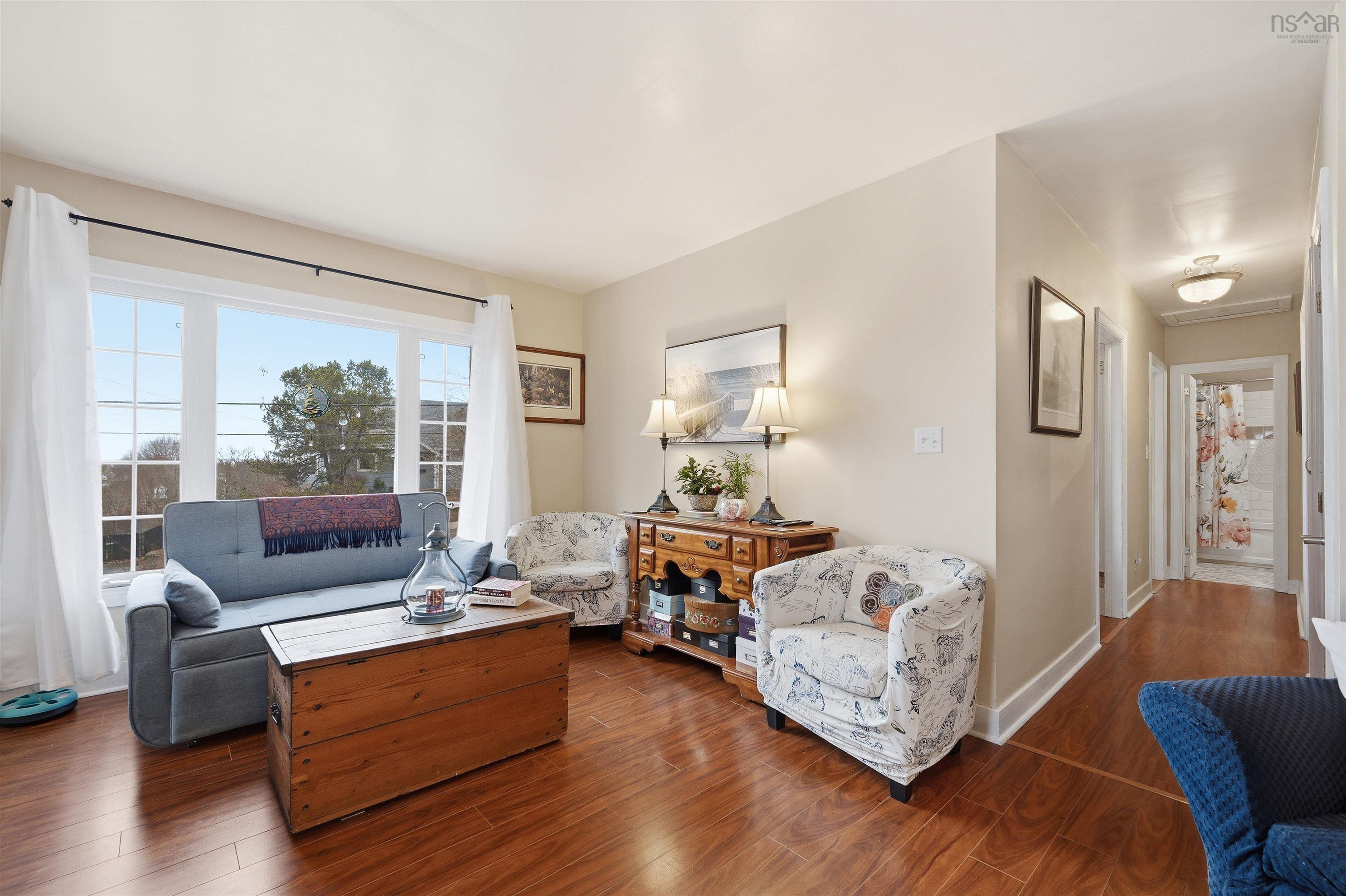 $369,900.00: 402 Highland Avenue, Windsor