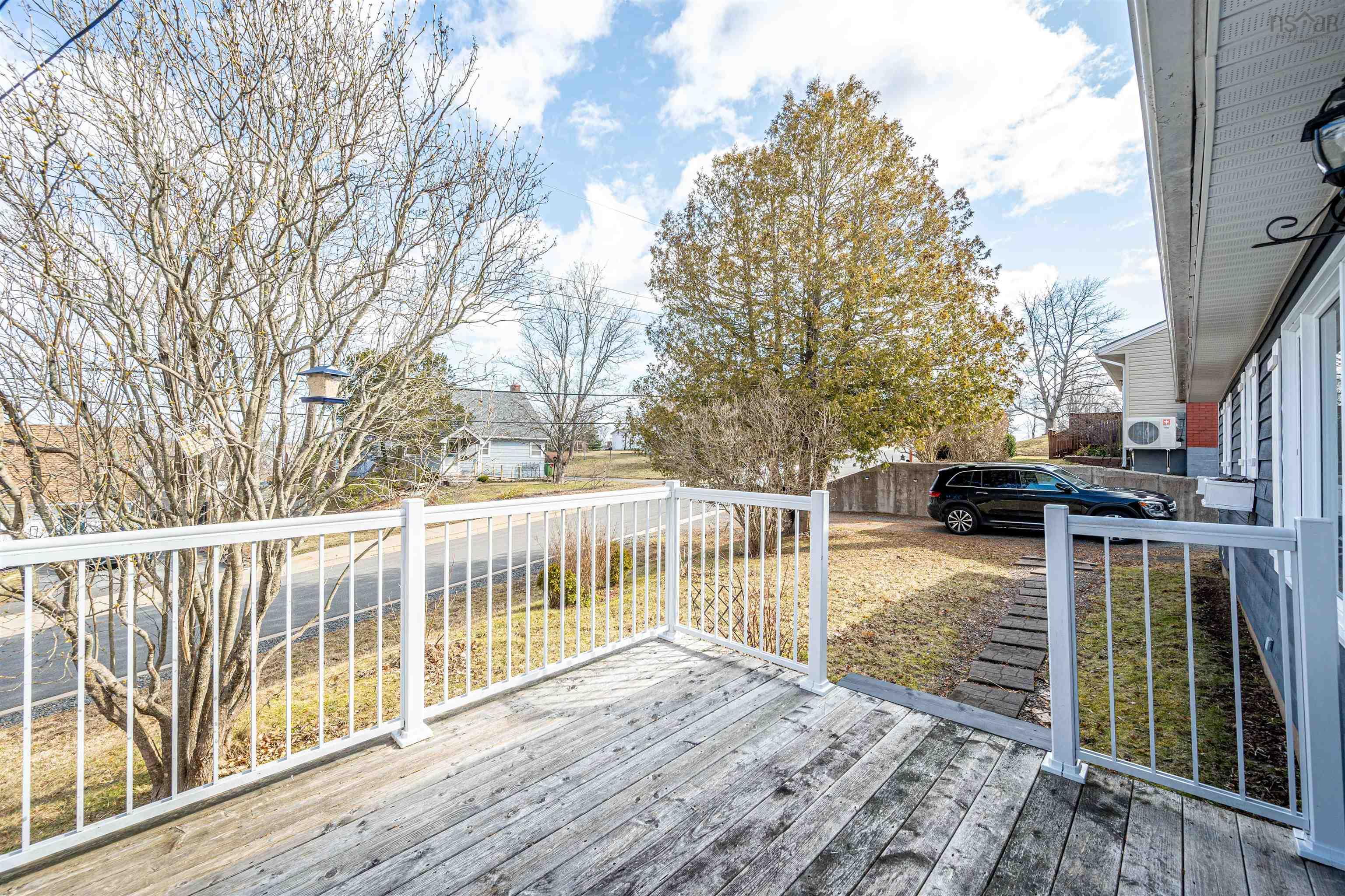 $369,900.00: 402 Highland Avenue, Windsor
