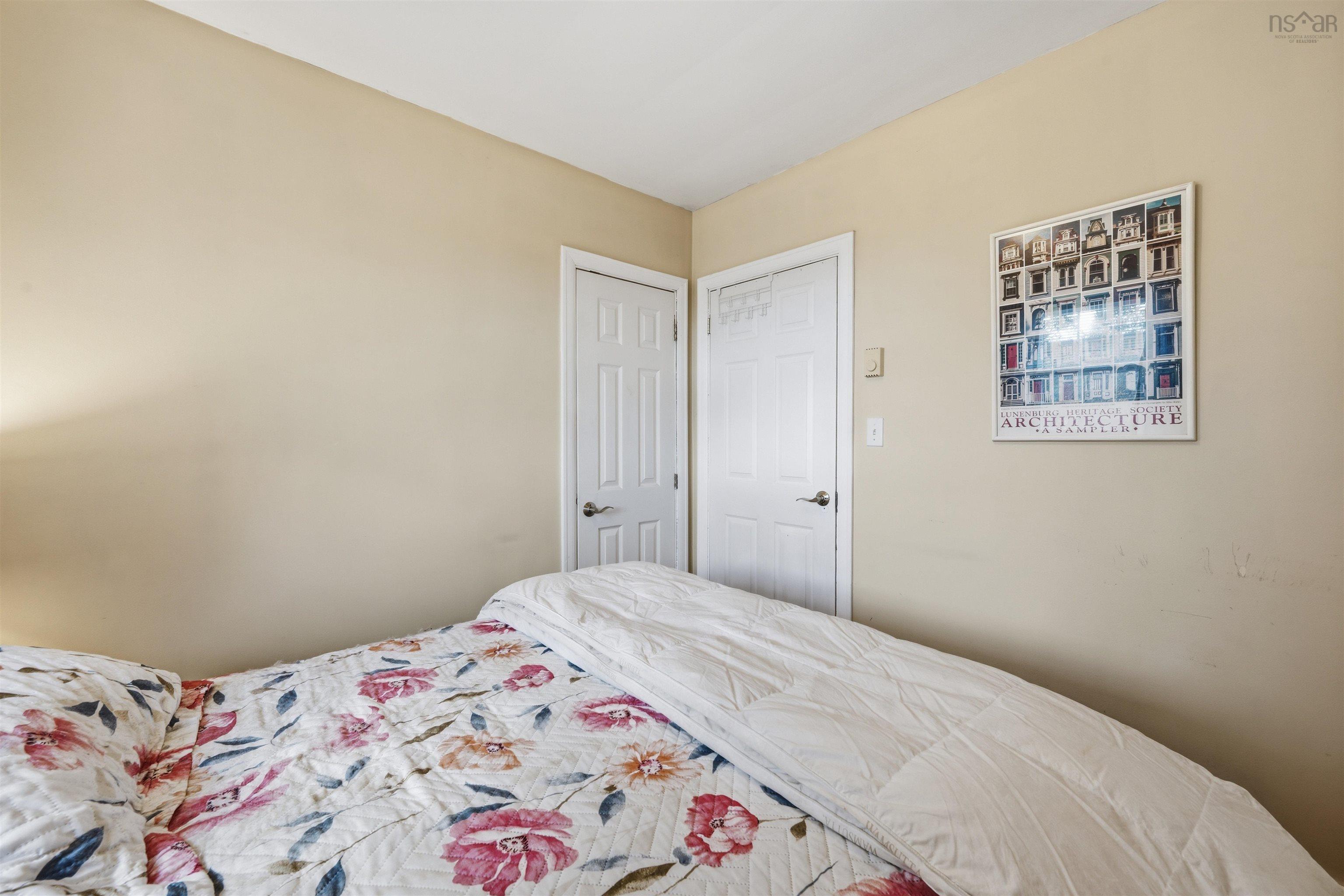 $369,900.00: 402 Highland Avenue, Windsor