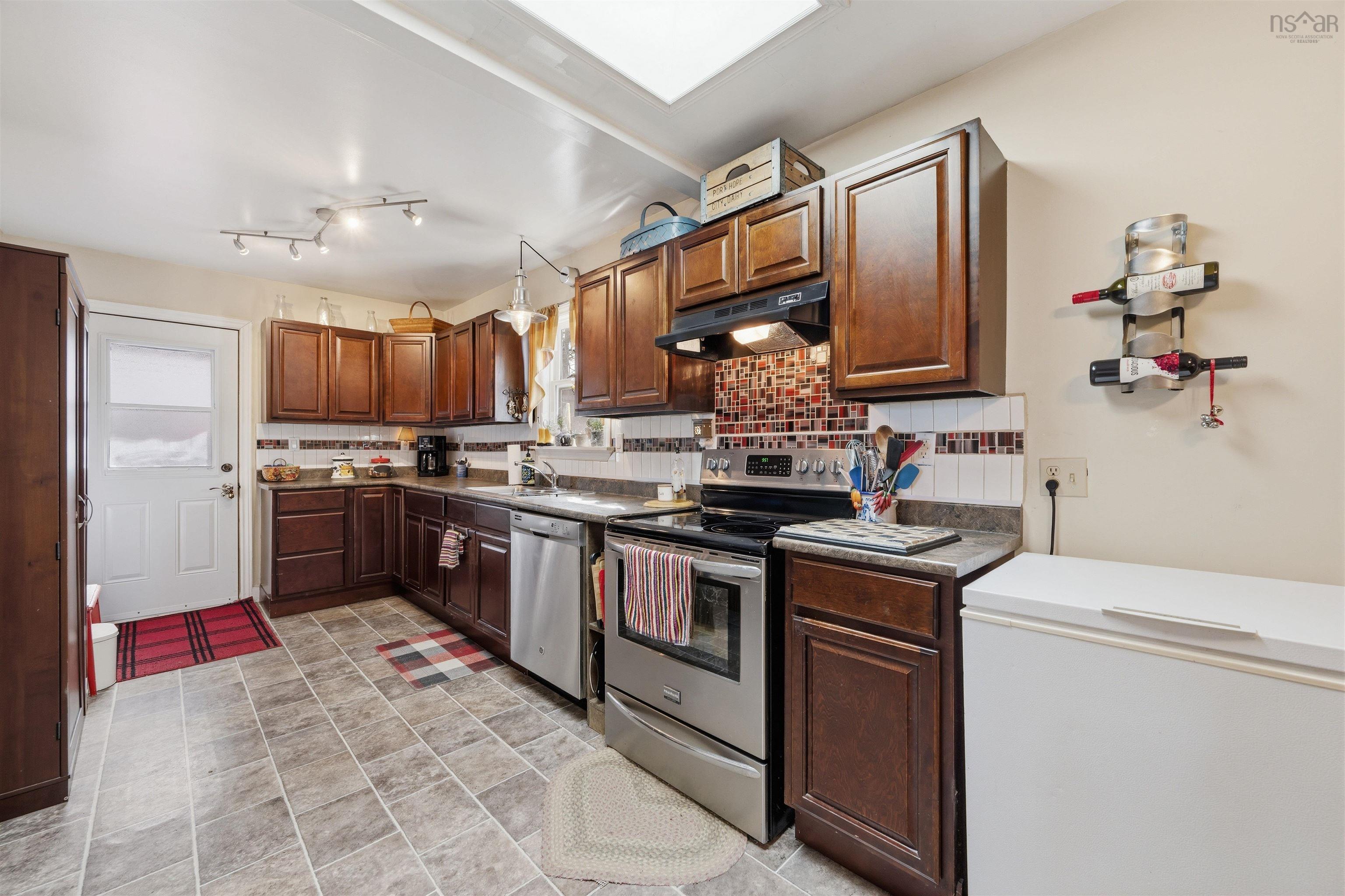 $369,900.00: 402 Highland Avenue, Windsor