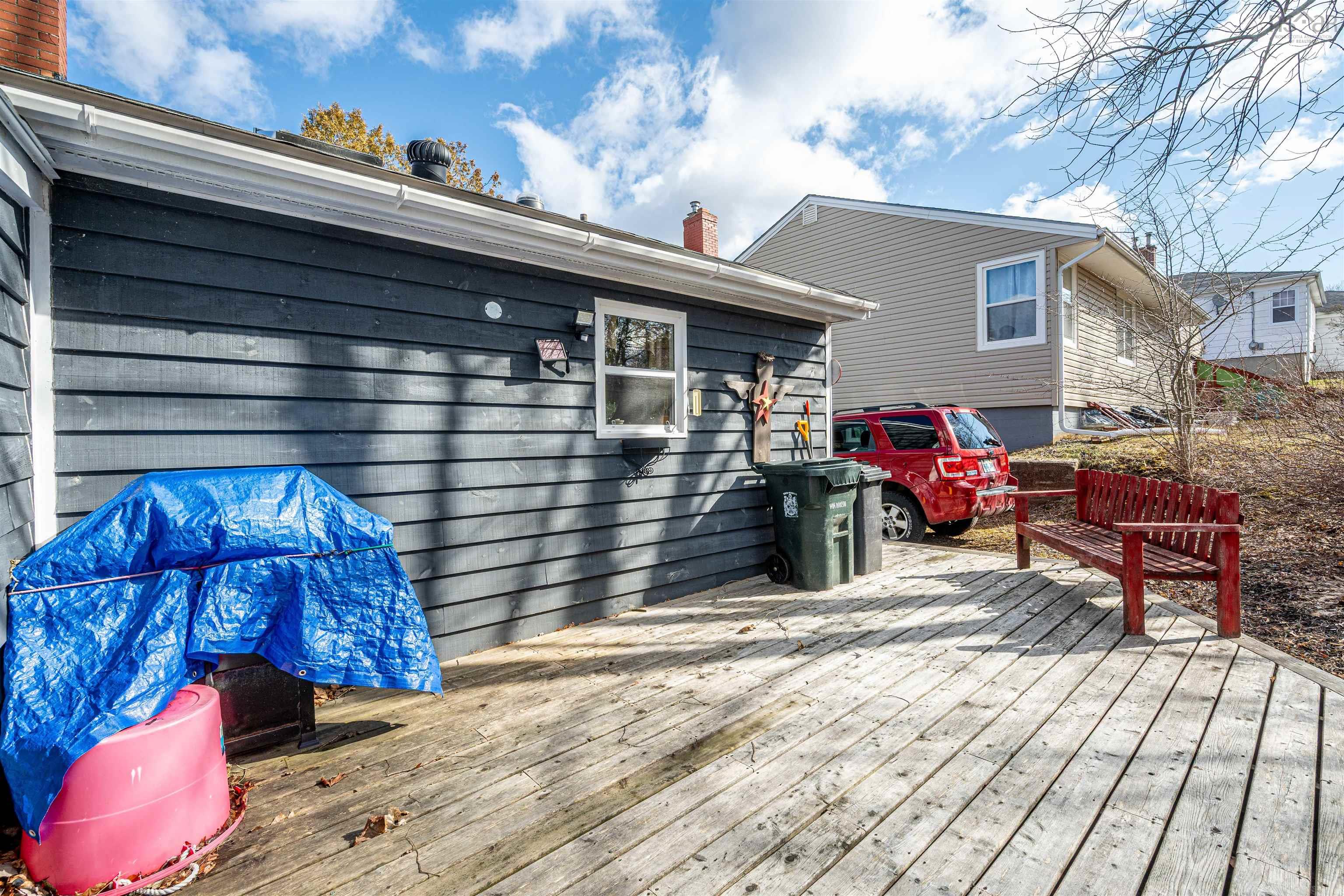 $369,900.00: 402 Highland Avenue, Windsor