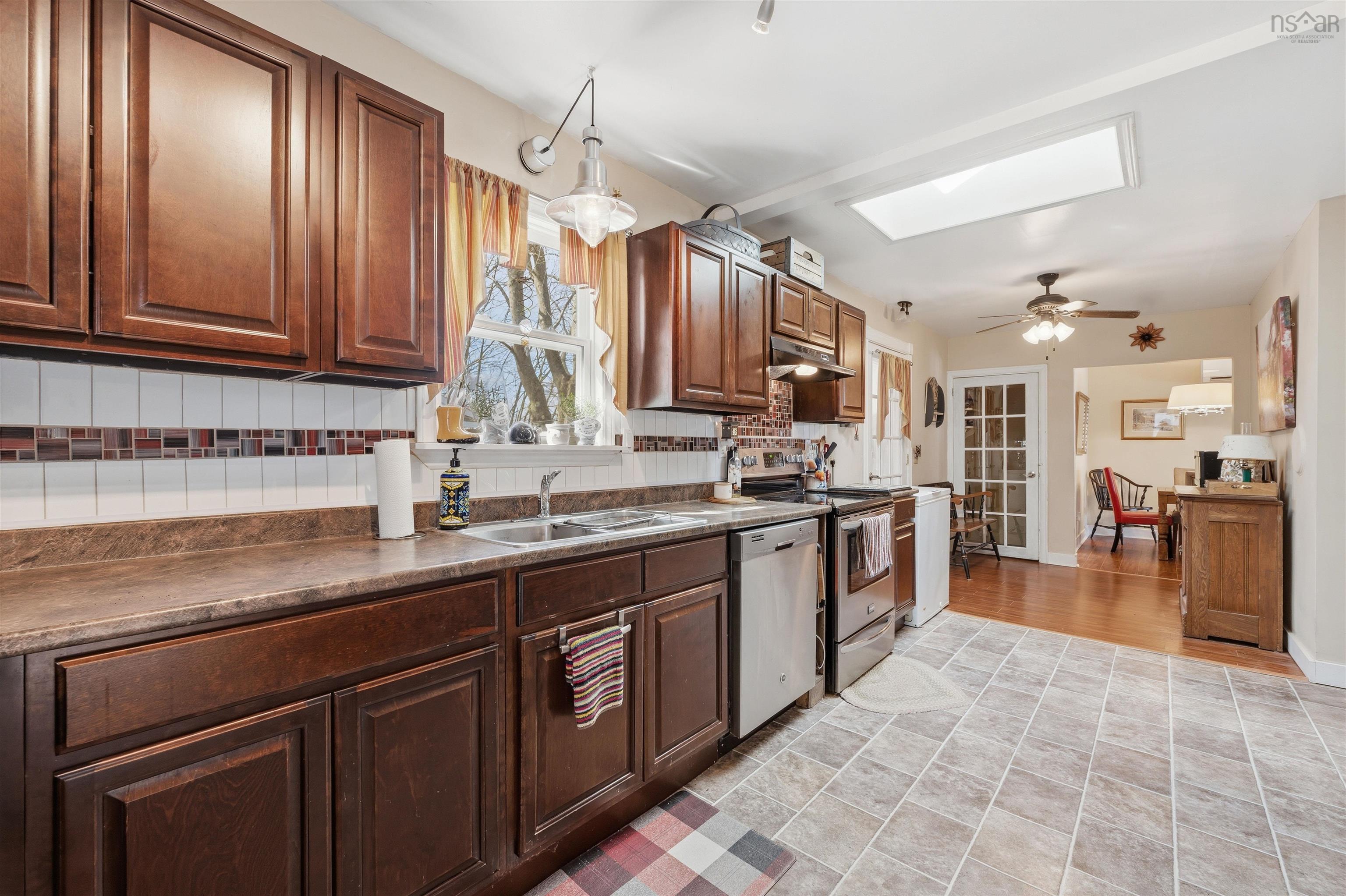 $369,900.00: 402 Highland Avenue, Windsor
