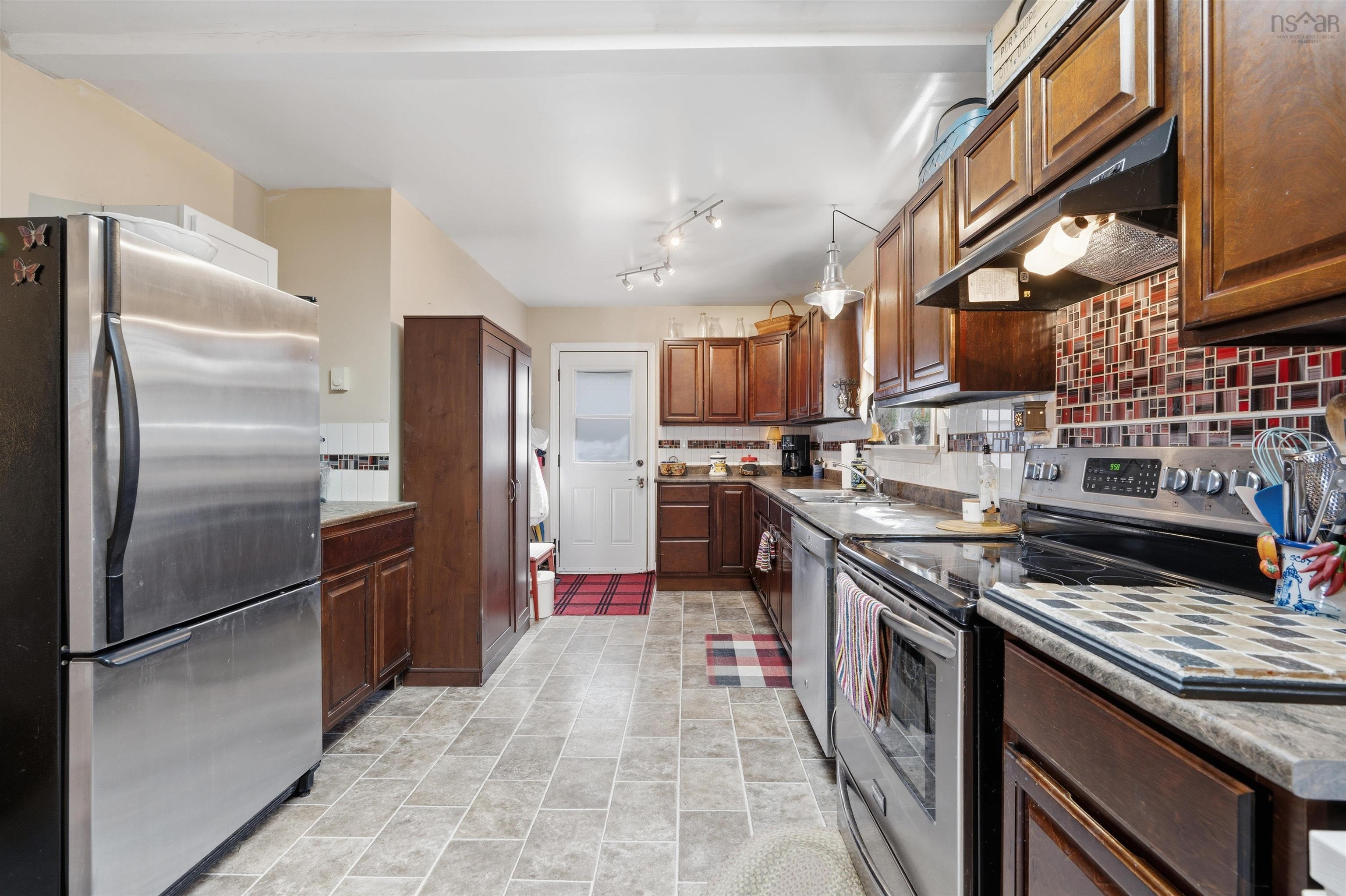 $369,900.00: 402 Highland Avenue, Windsor