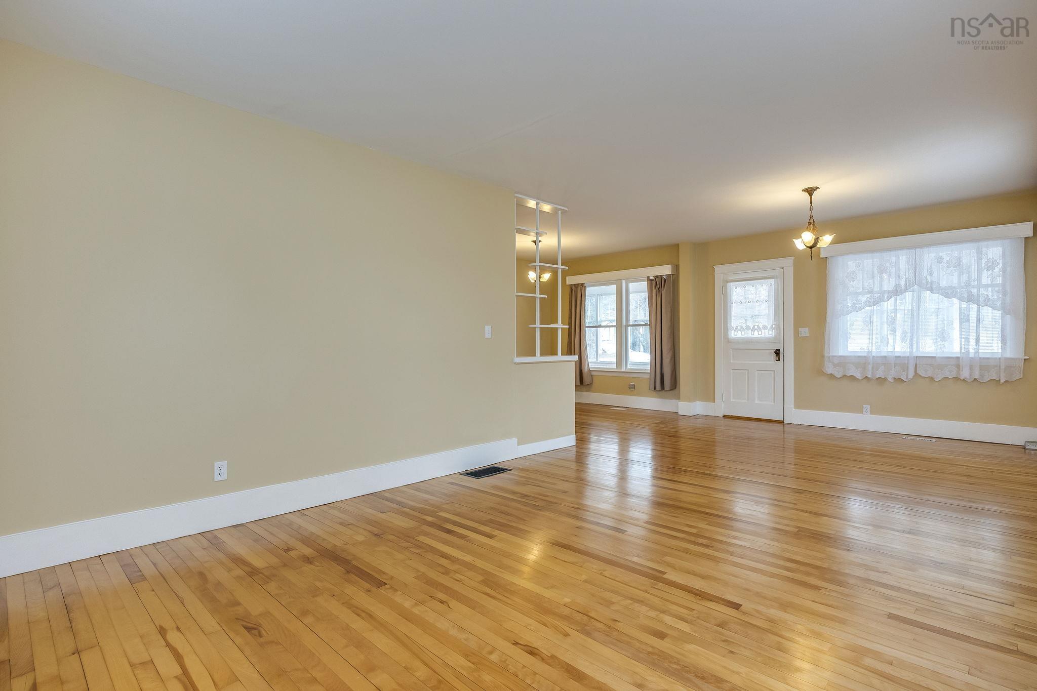 $375,000.00: 2576 1 Highway, Aylesford