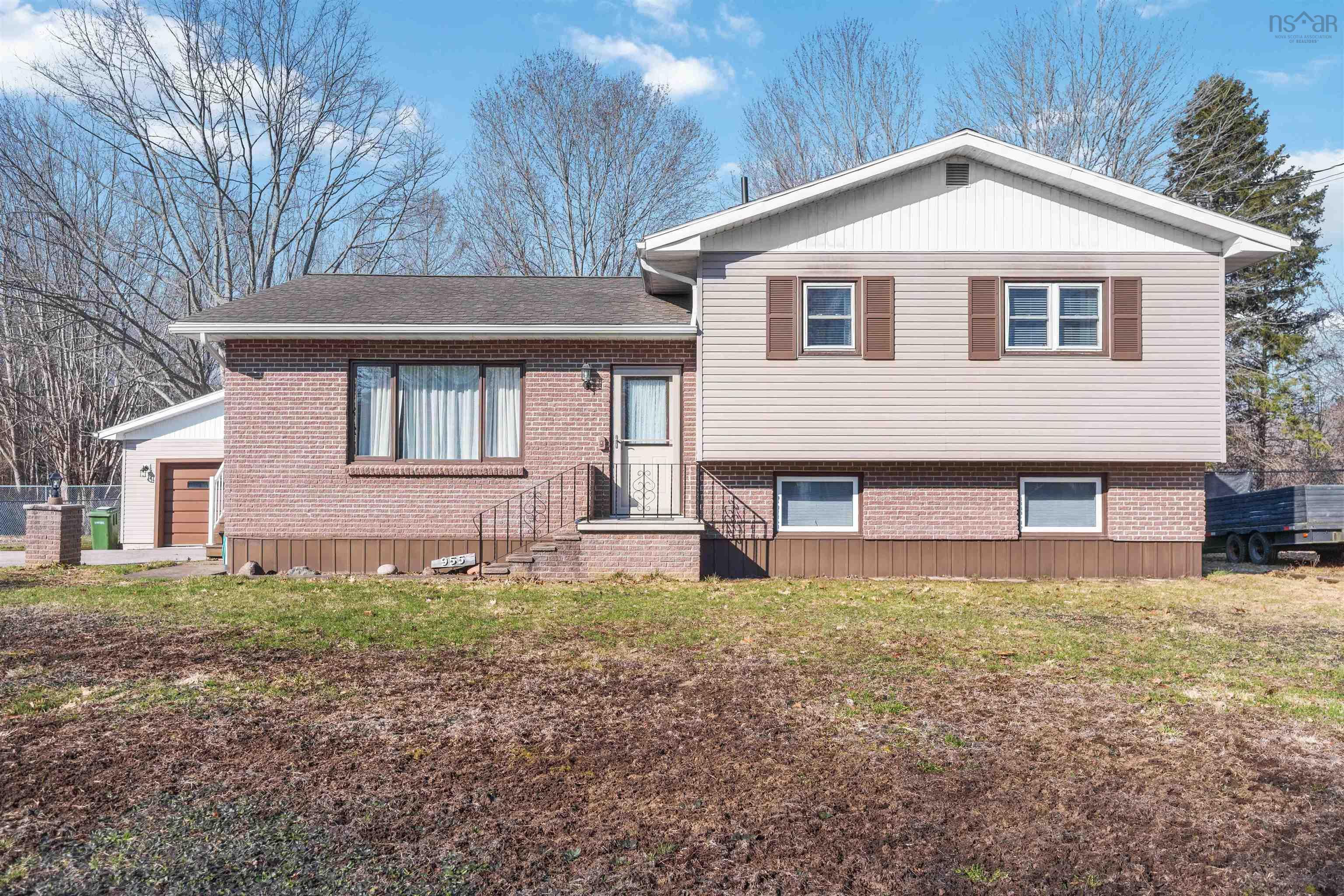 $395,000.00: 955 Labrador Lane, Greenwood