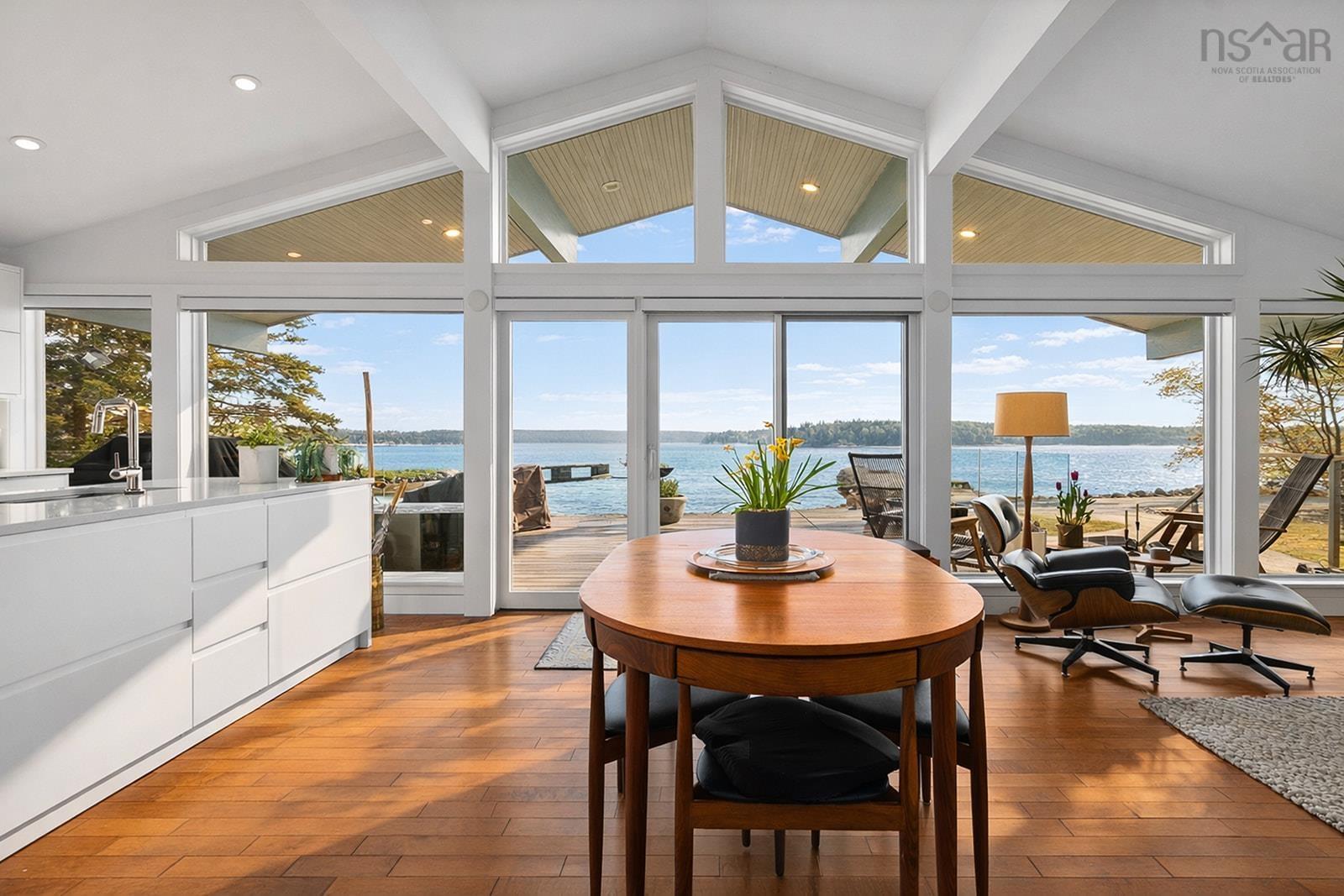$1,299,000.00: 435 Martins Point Road, Martins Point