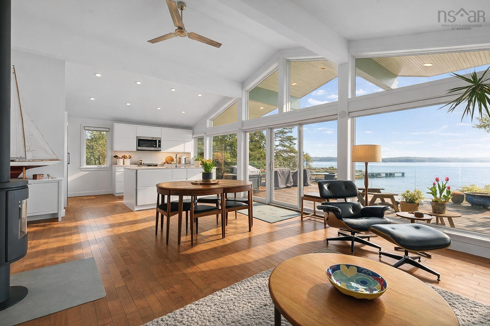 $1,299,000.00: 435 Martins Point Road, Martins Point