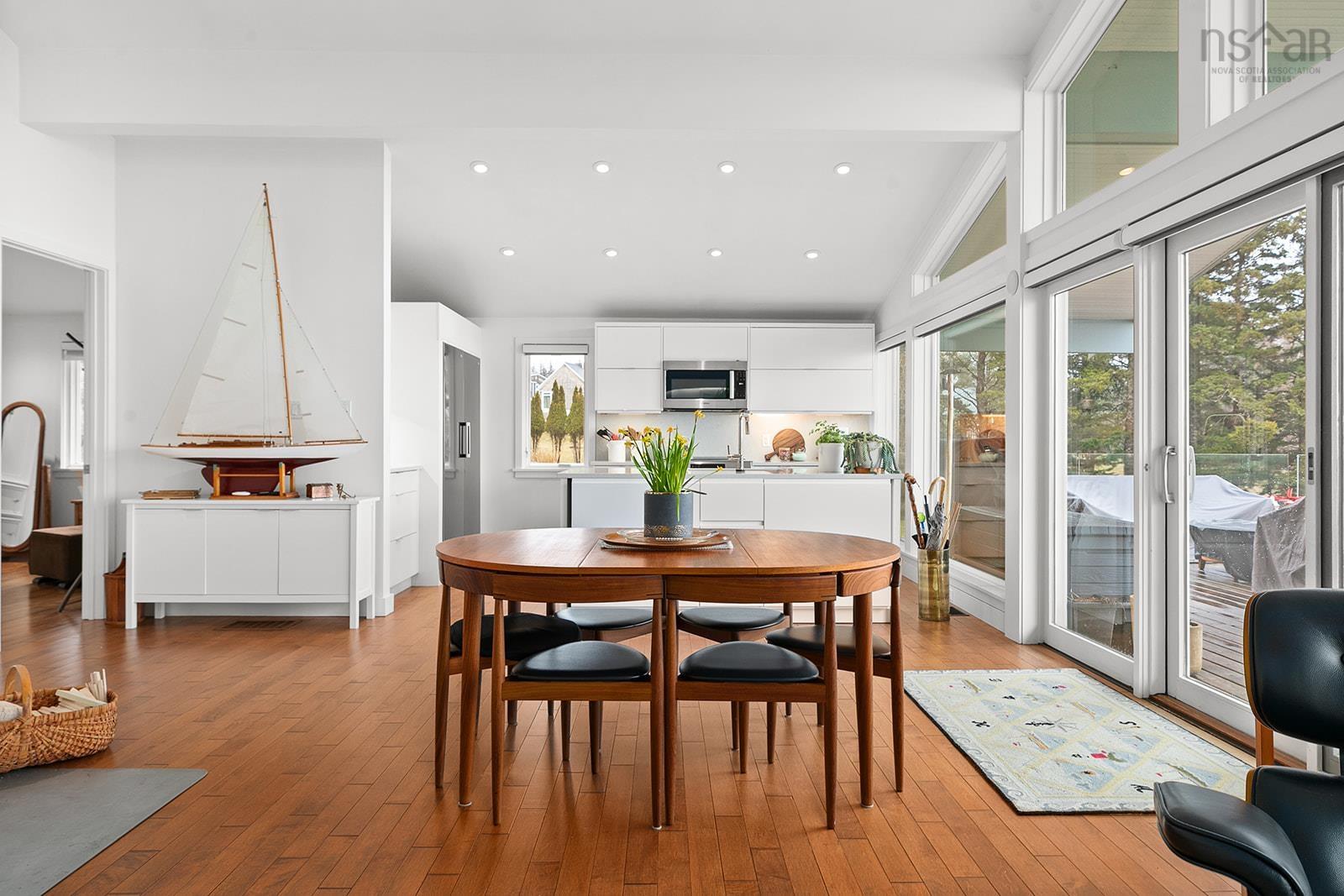 $1,299,000.00: 435 Martins Point Road, Martins Point