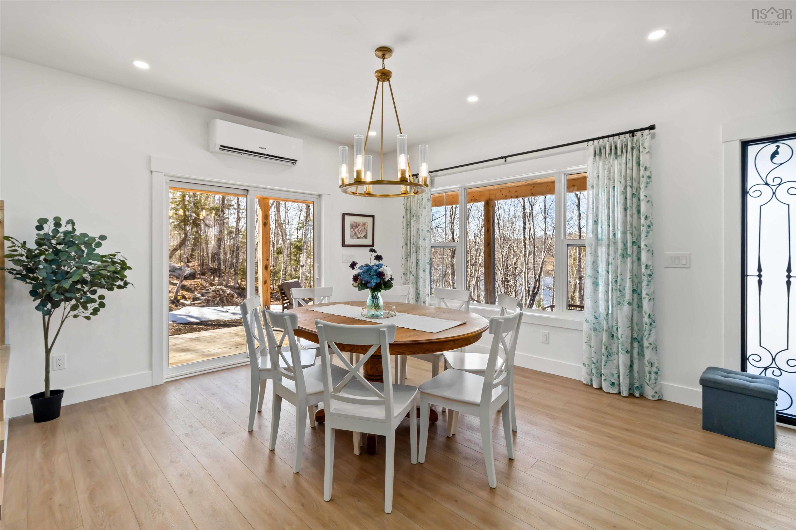 $915,000.00: 64 Lily Lake Road, Lakelands