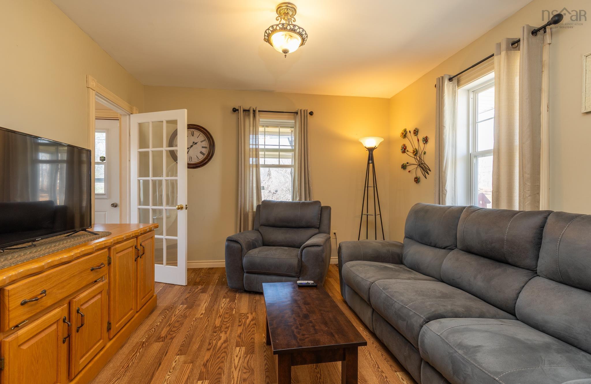 $389,000.00: 1 Belleville Road, Belleville North