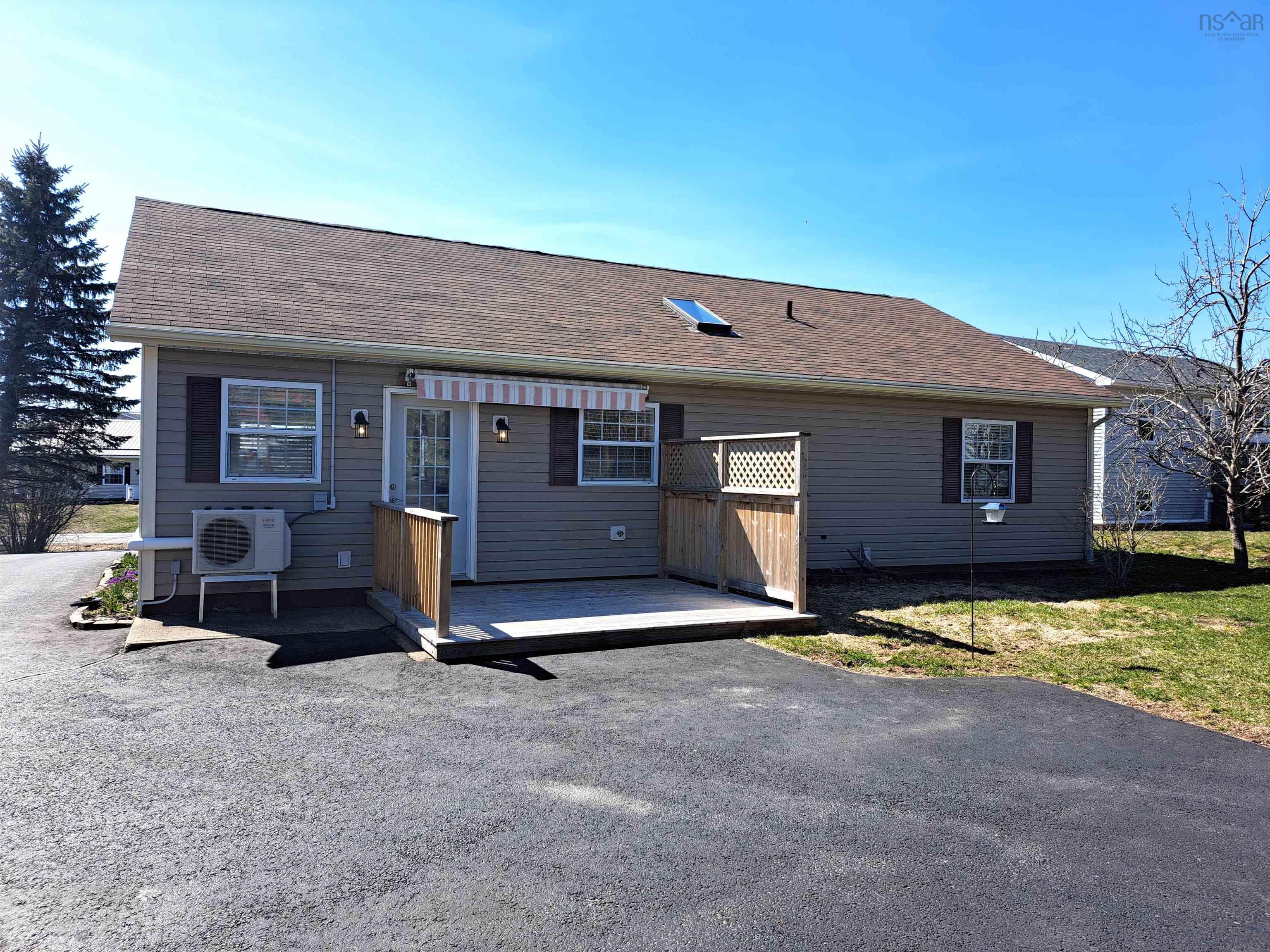 $415,000.00: 6 Kingsview Drive, Windsor