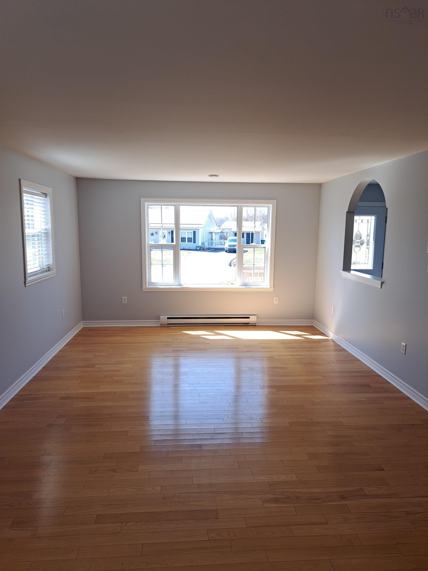 $415,000.00: 6 Kingsview Drive, Windsor
