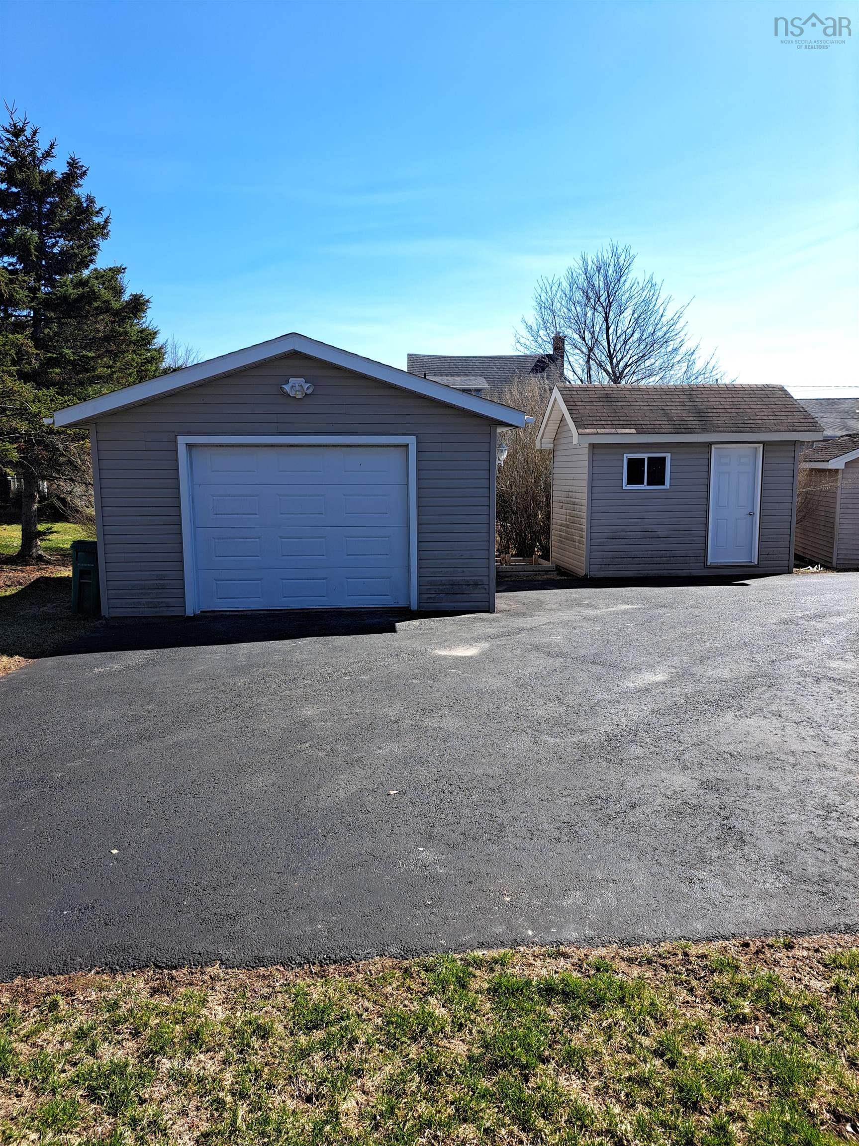 $415,000.00: 6 Kingsview Drive, Windsor
