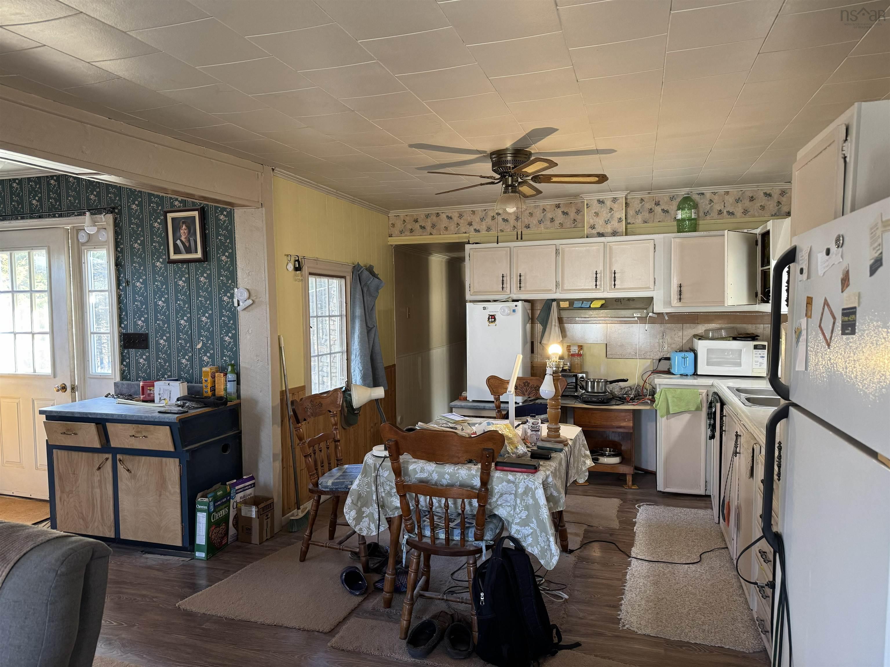 $275,000.00: 102 East Torbrook Road, South Tremont
