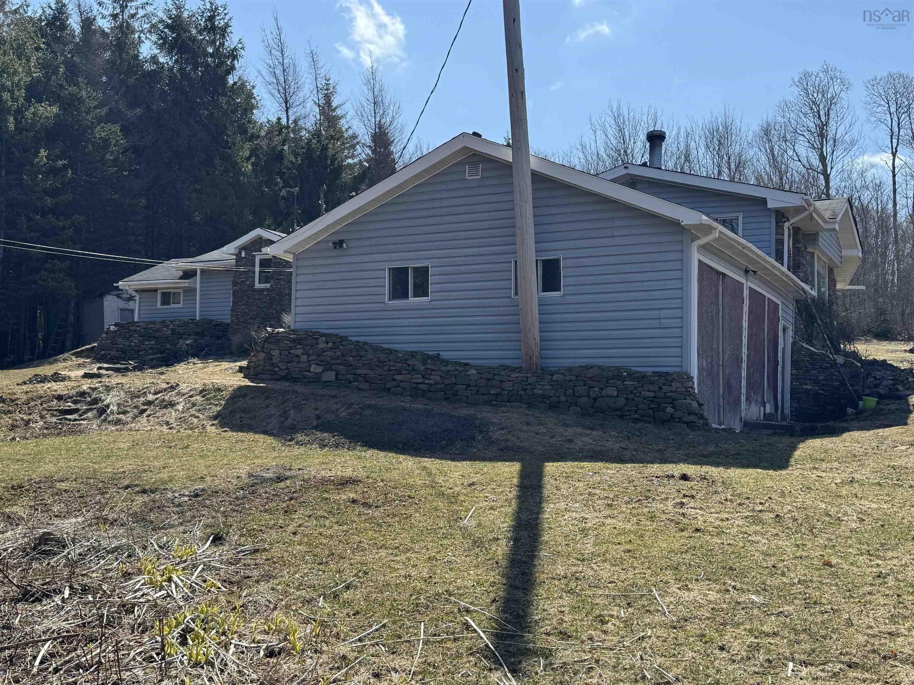 $275,000.00: 102 East Torbrook Road, South Tremont
