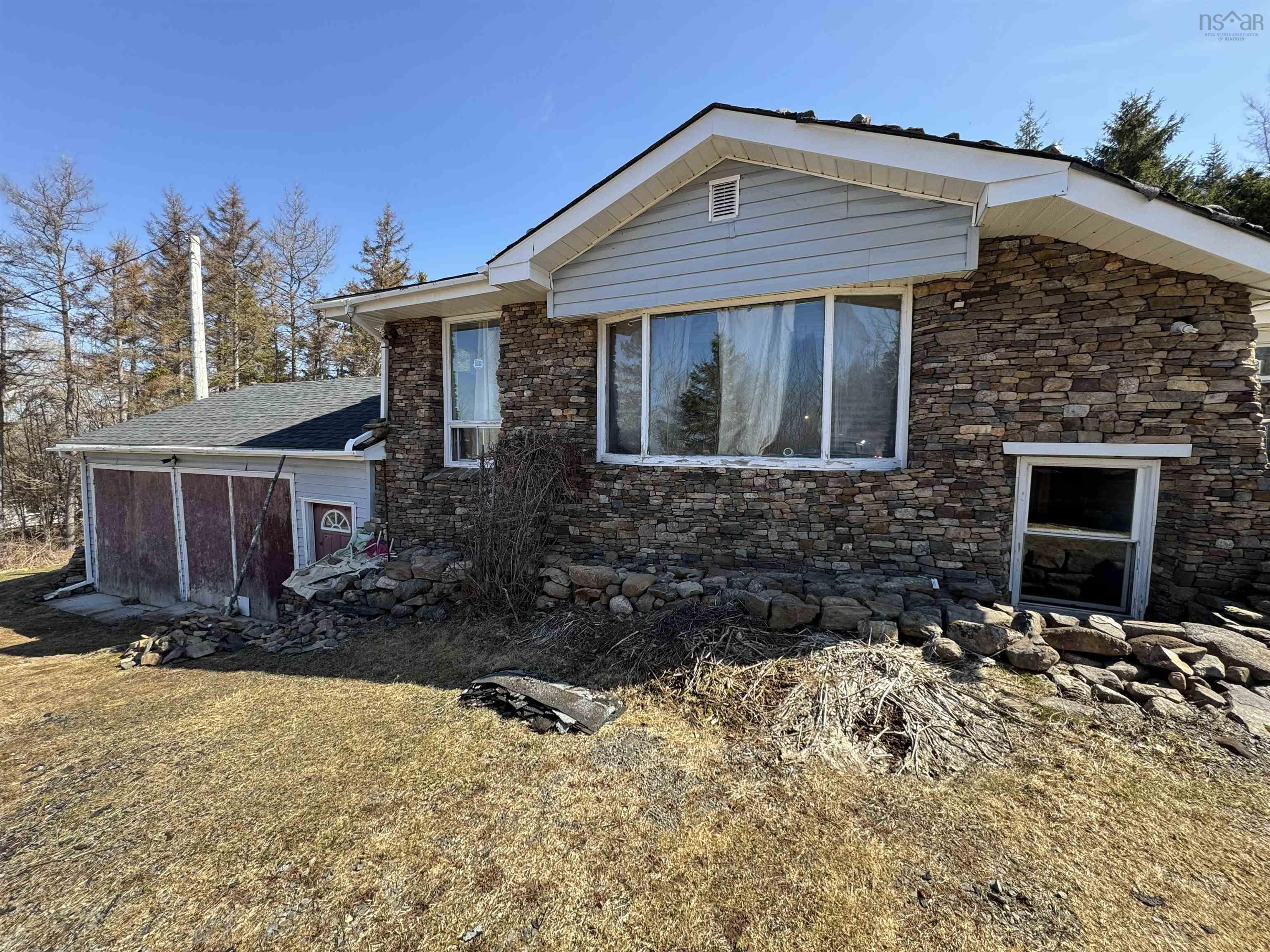 $275,000.00: 102 East Torbrook Road, South Tremont