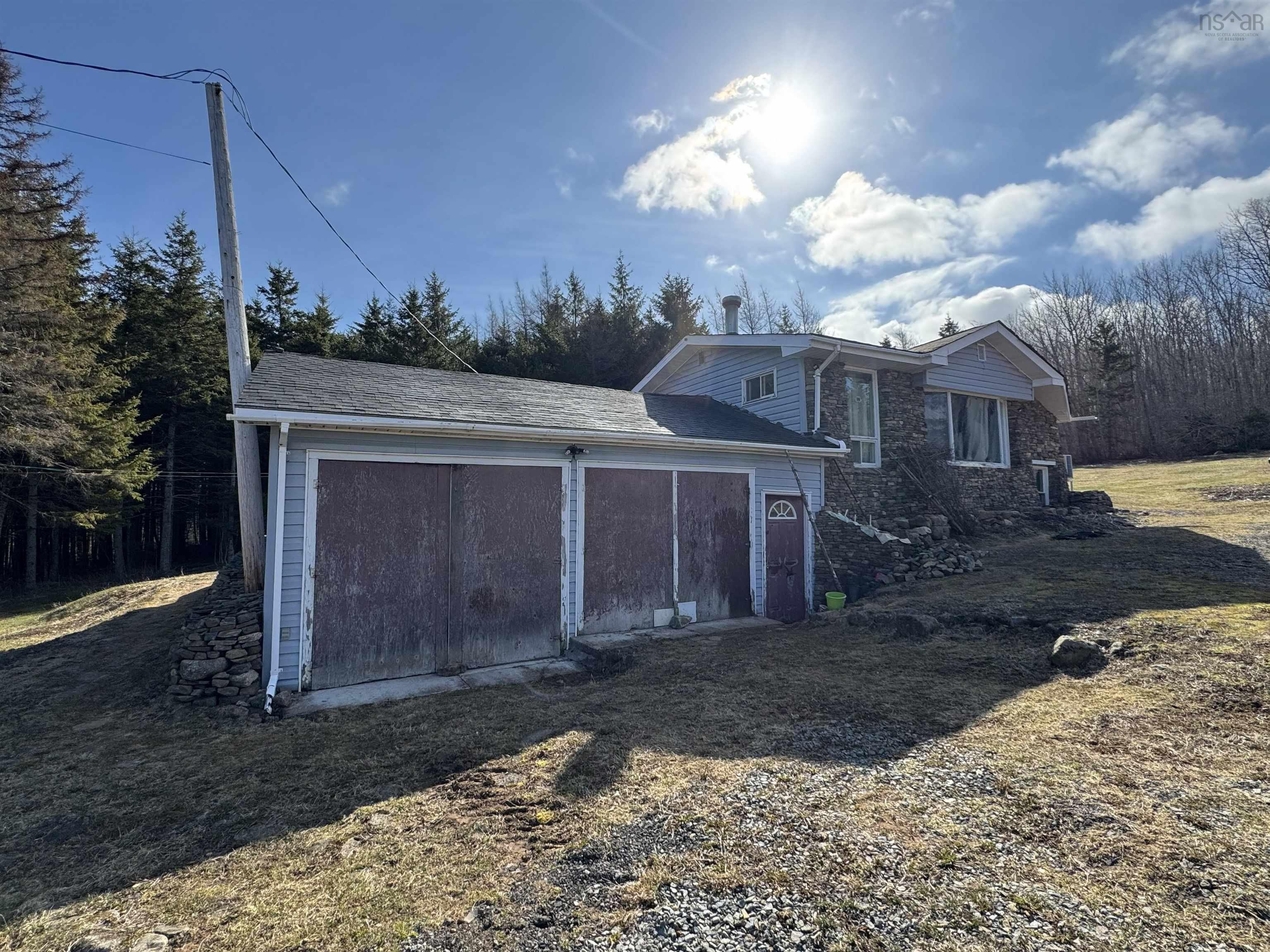 $275,000.00: 102 East Torbrook Road, South Tremont