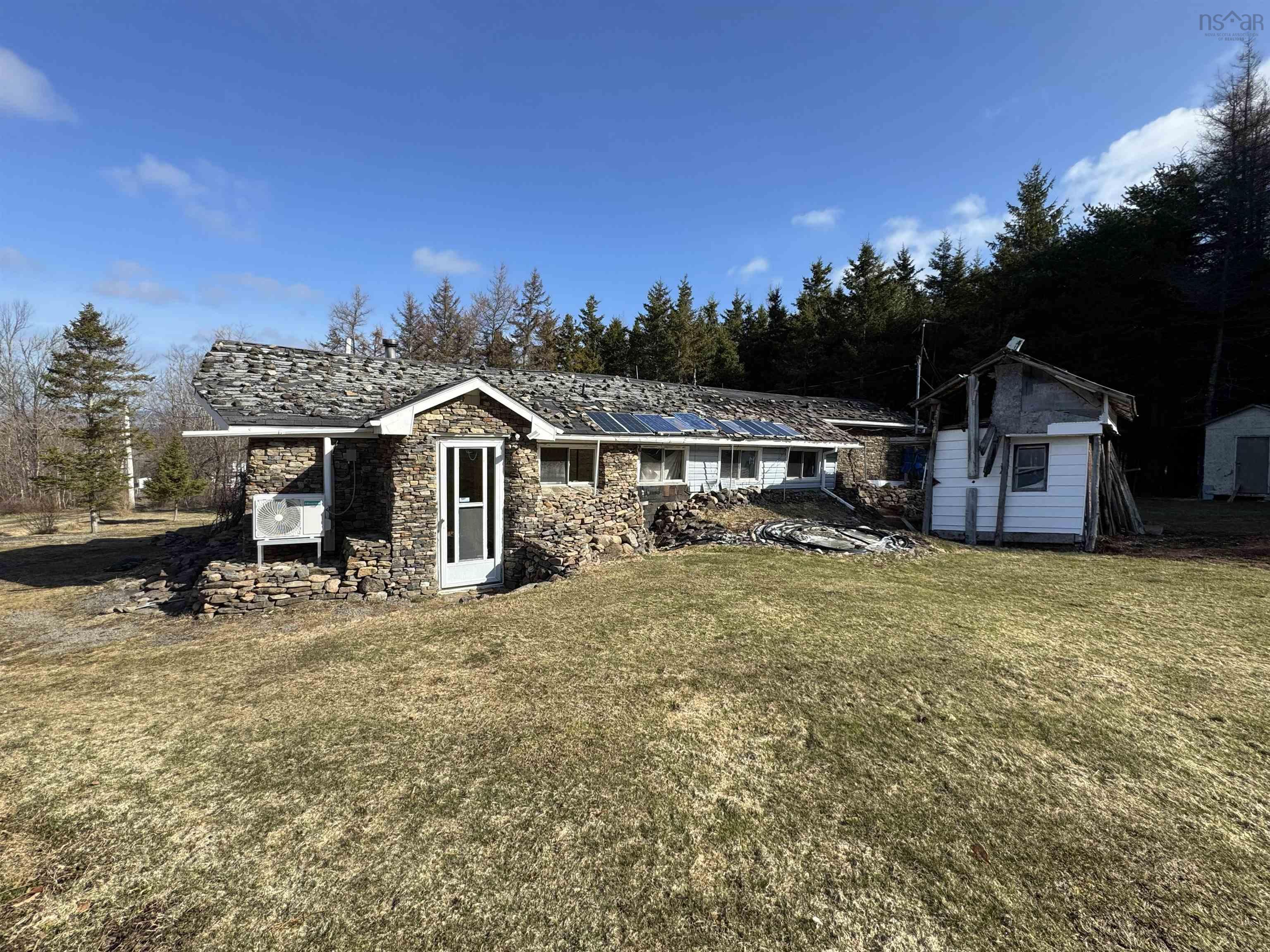 $275,000.00: 102 East Torbrook Road, South Tremont