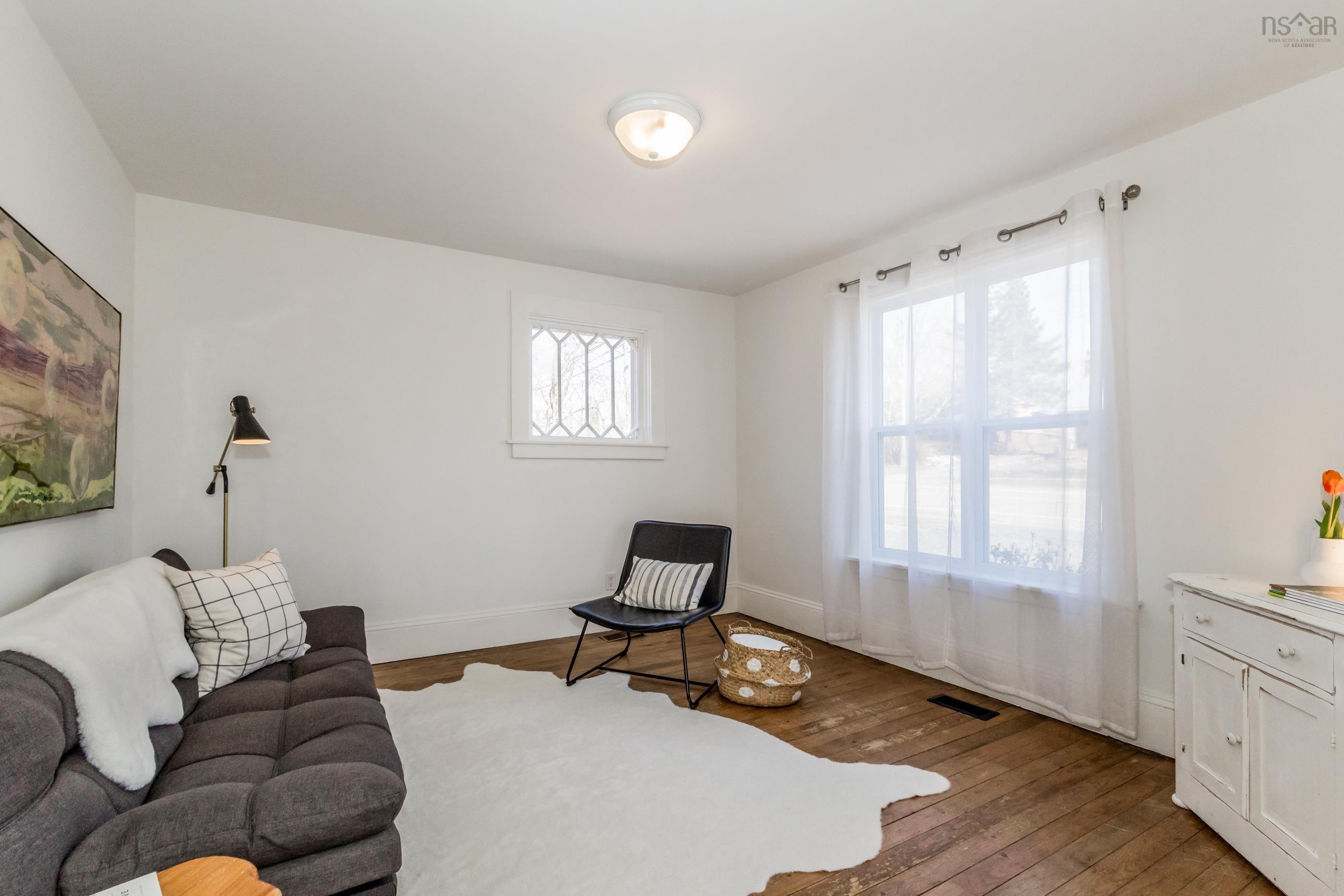 $349,900.00: 14110 Highway 1, Hants Border
