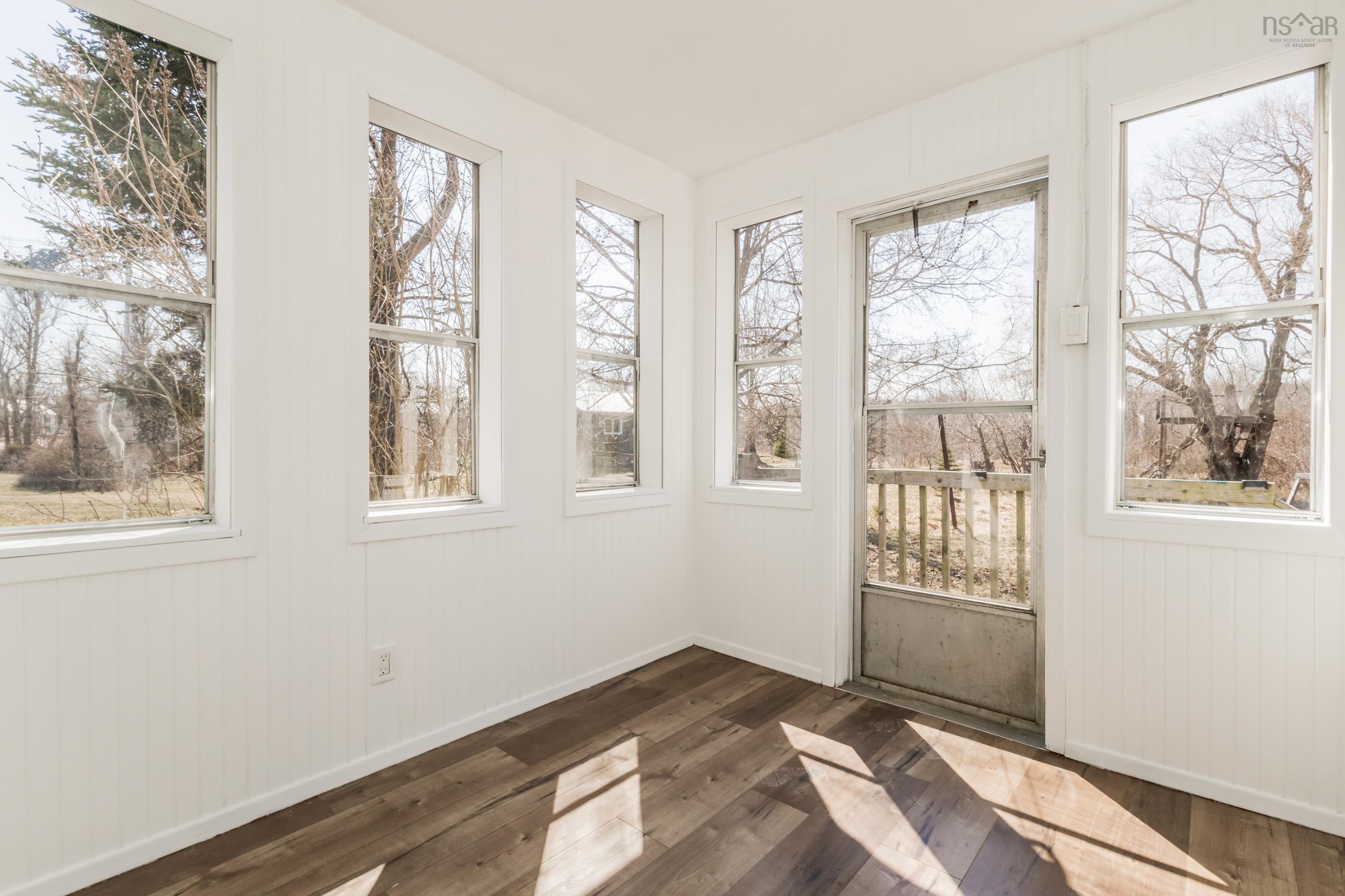$349,900.00: 14110 Highway 1, Hants Border