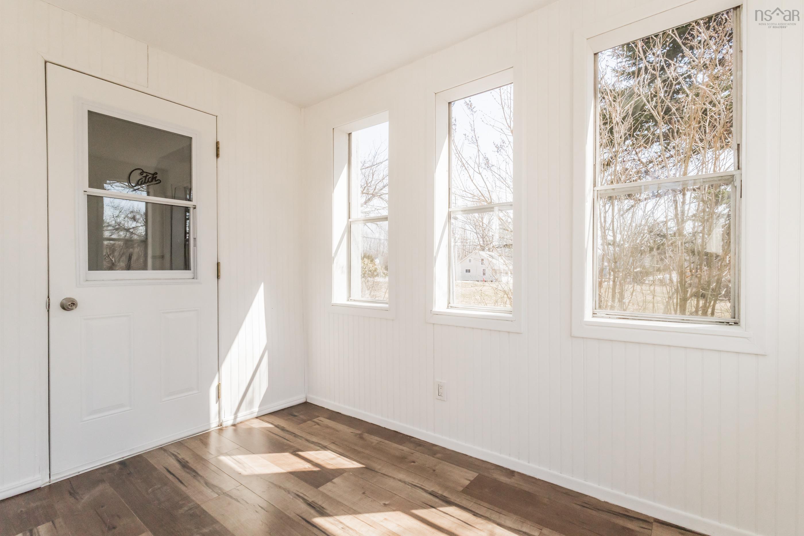 $349,900.00: 14110 Highway 1, Hants Border
