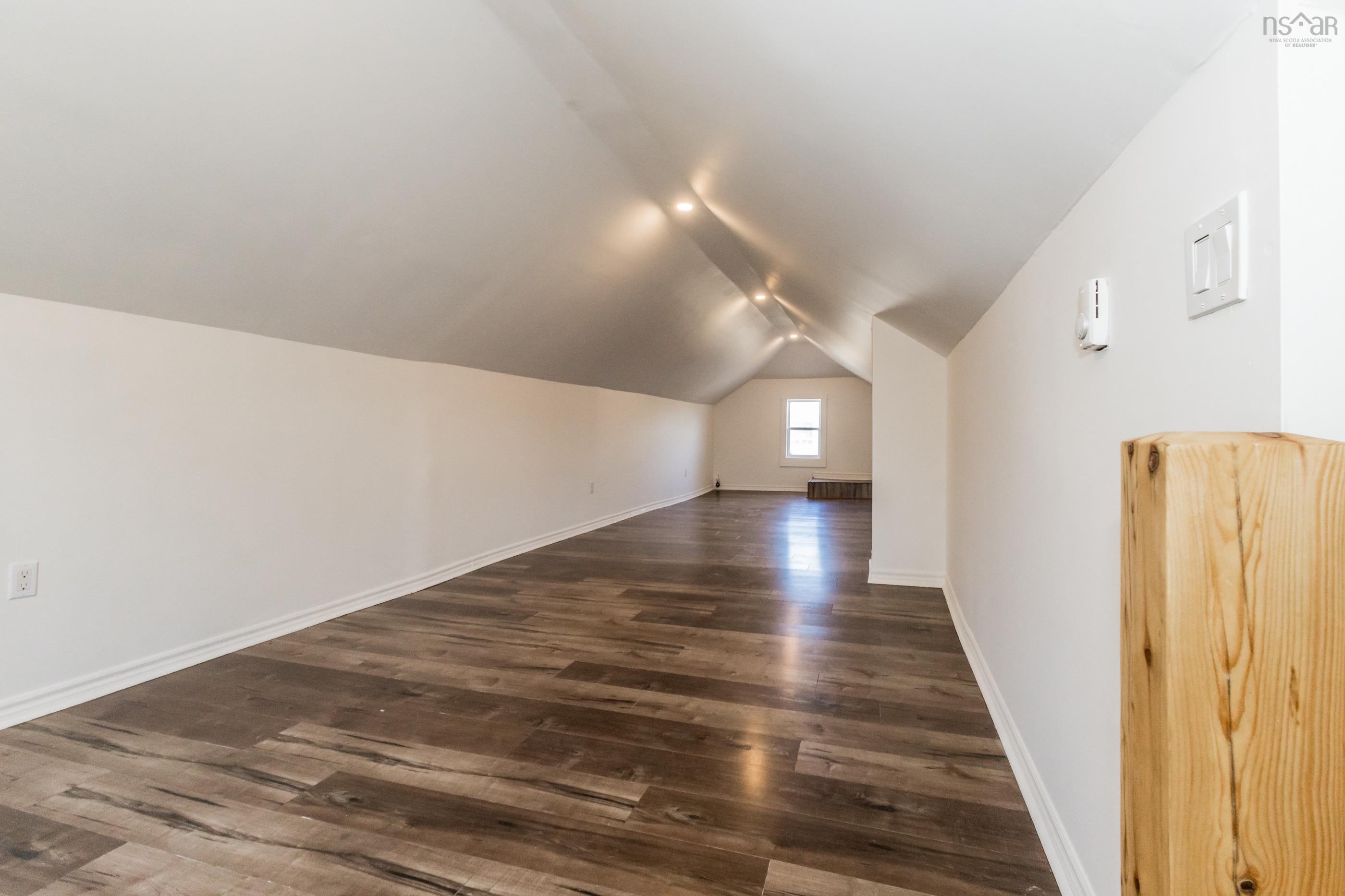 $349,900.00: 14110 Highway 1, Hants Border