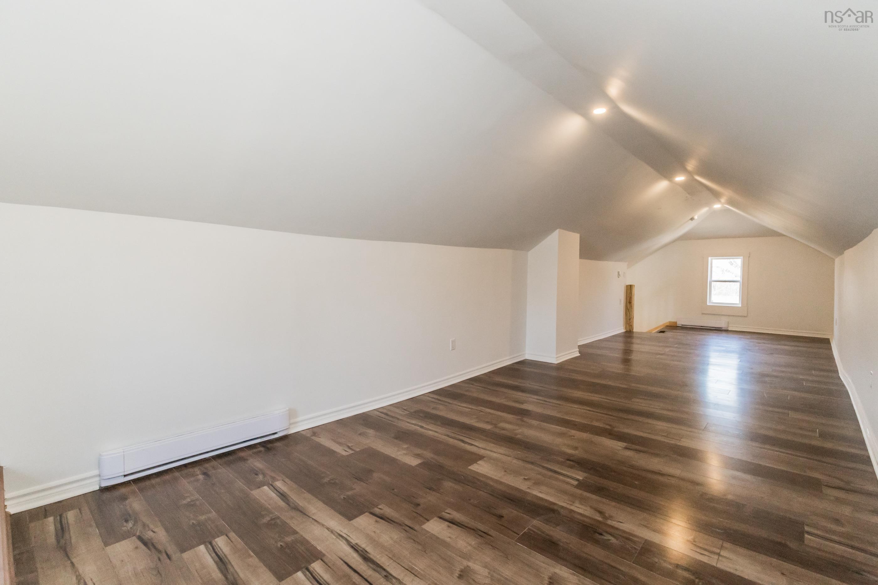 $349,900.00: 14110 Highway 1, Hants Border