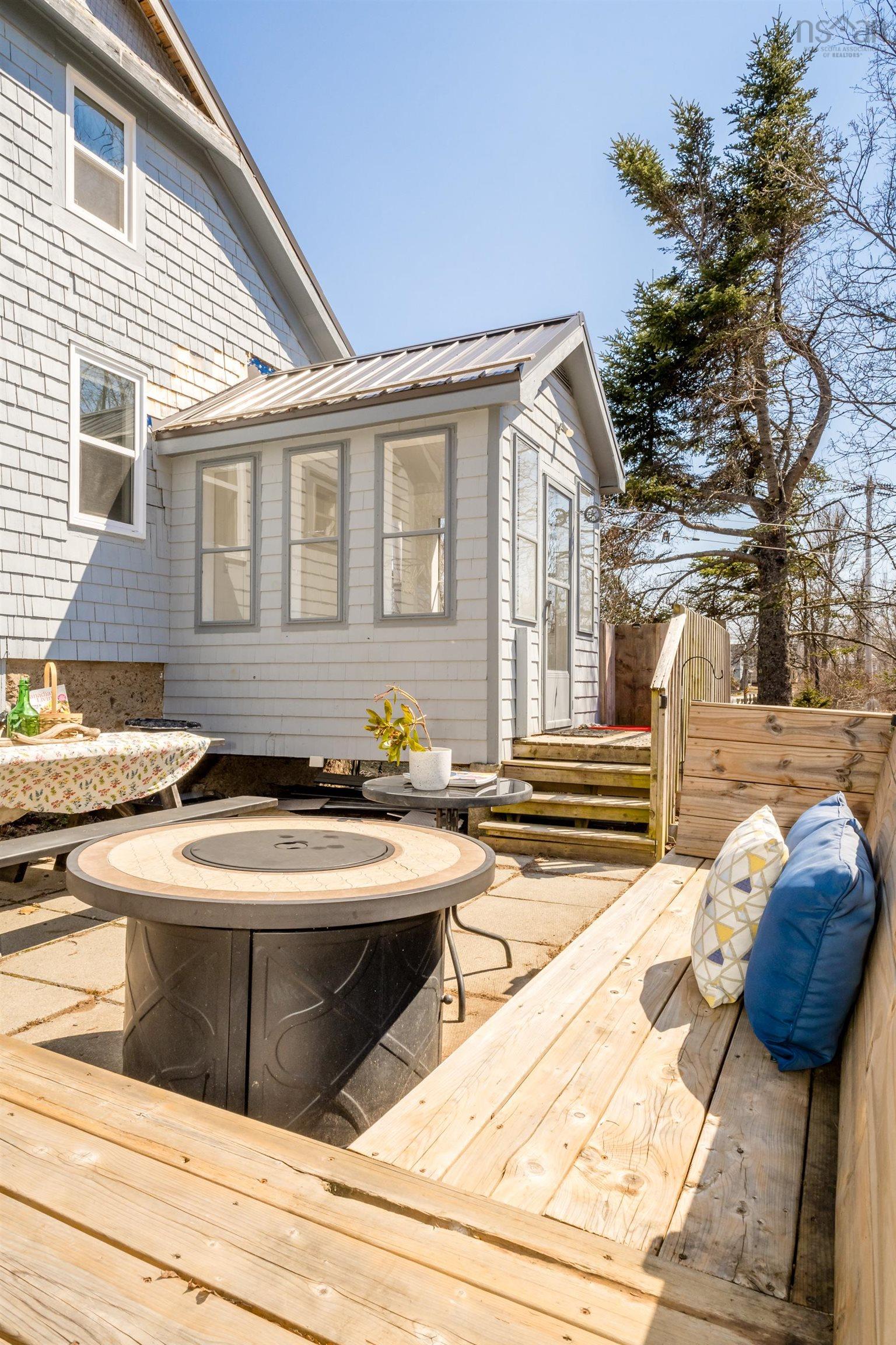 $349,900.00: 14110 Highway 1, Hants Border