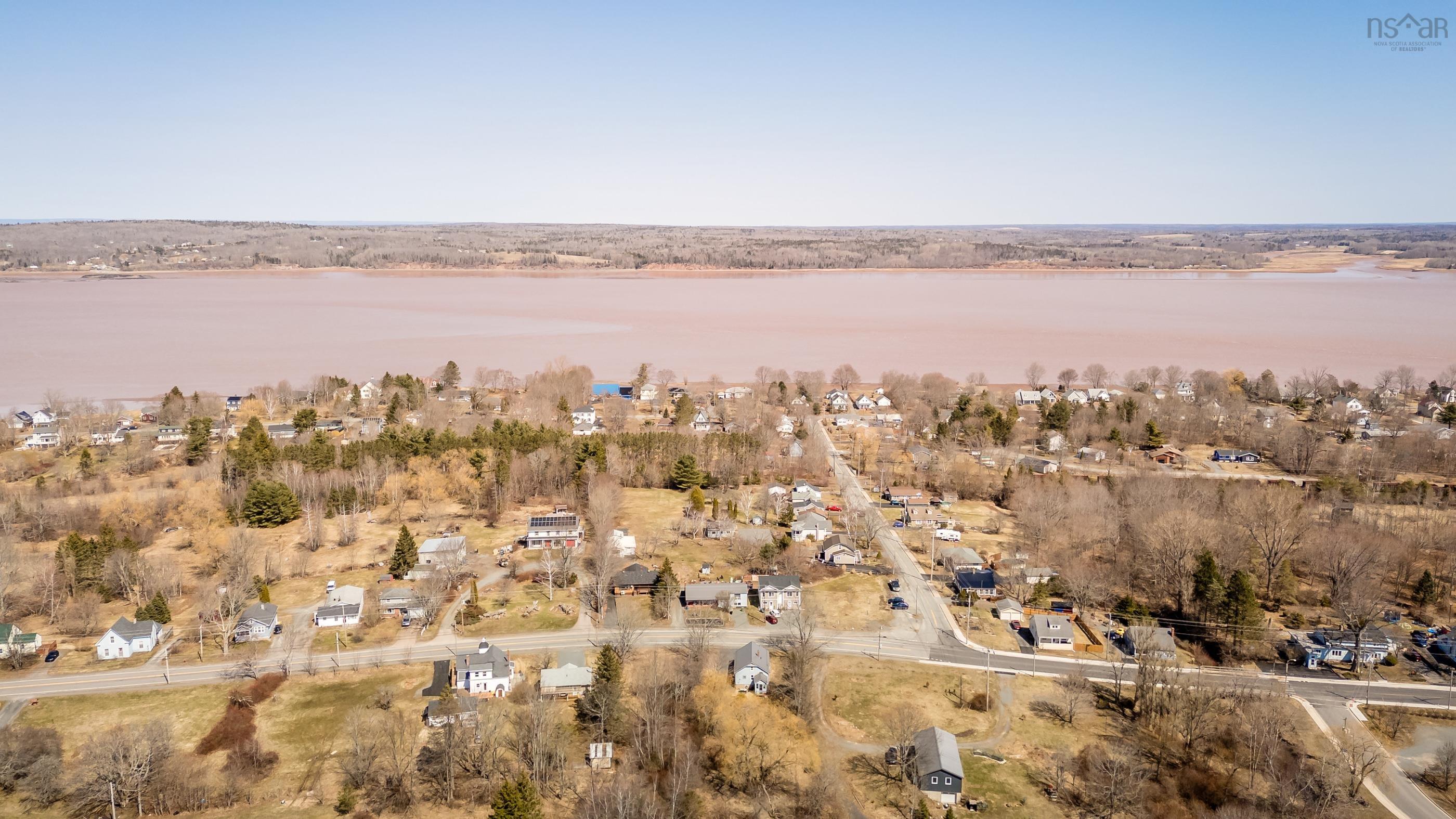 $349,900.00: 14110 Highway 1, Hants Border