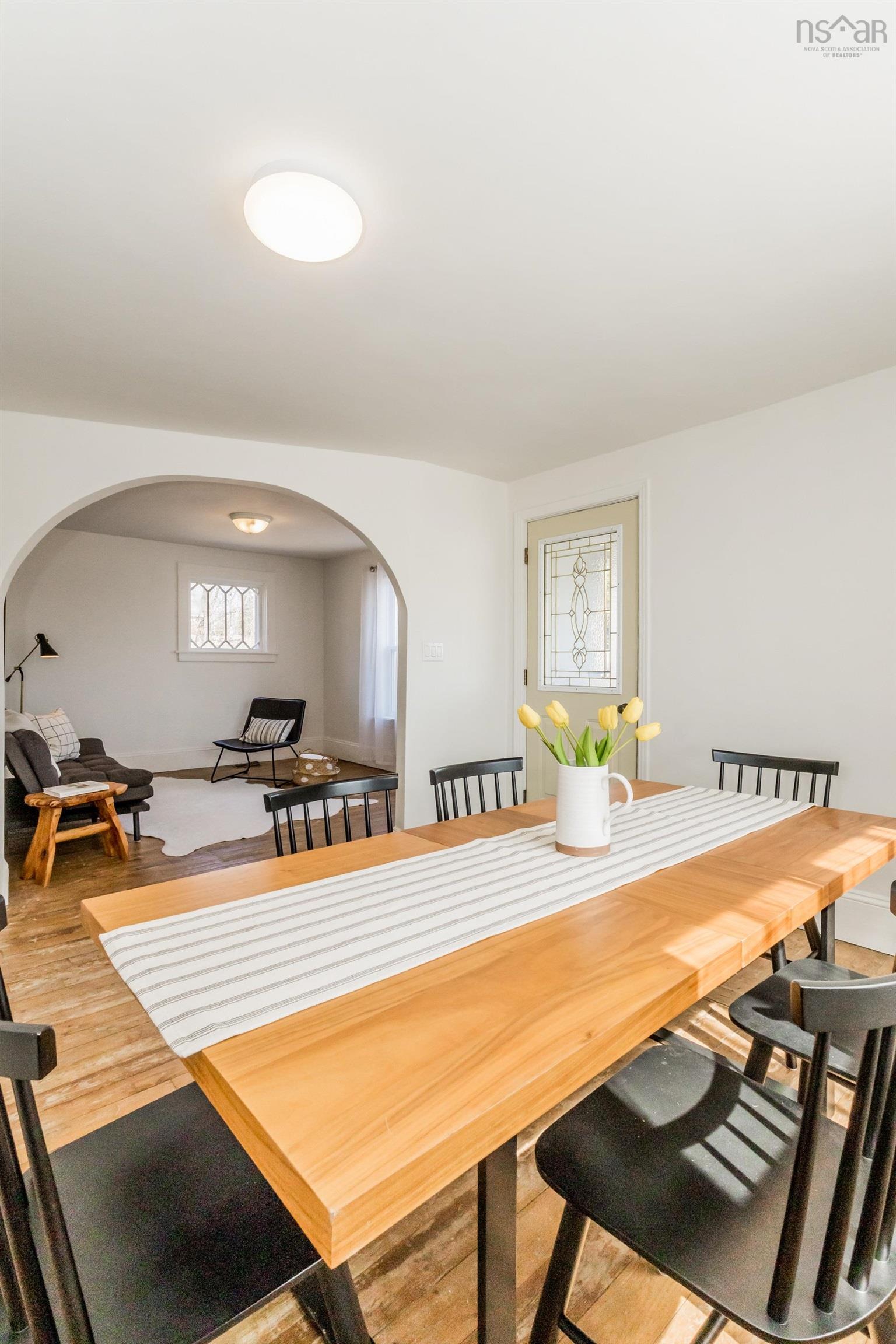 $349,900.00: 14110 Highway 1, Hants Border