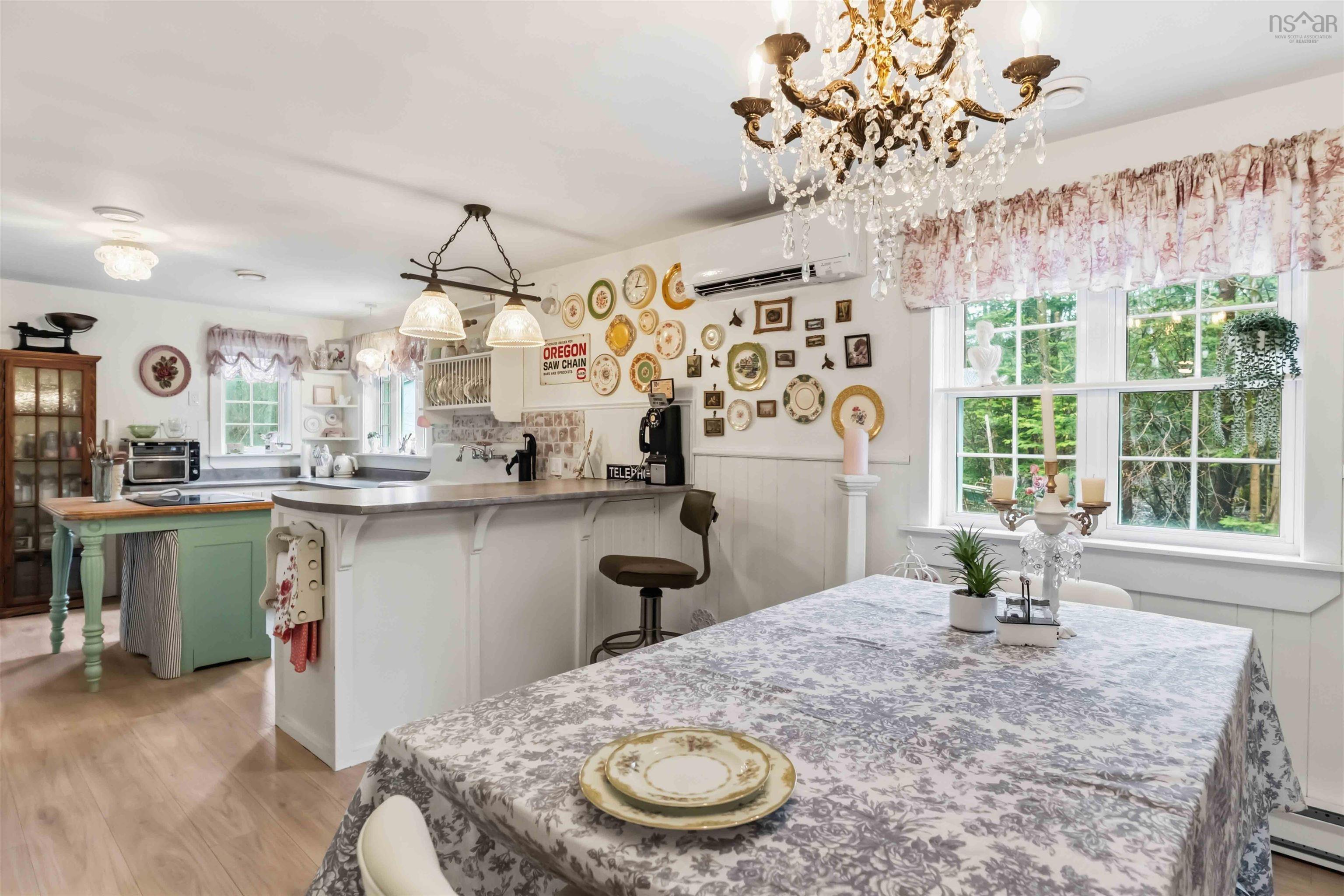 $399,999.00: 3488 Brow of Mountain Road, West Black Rock