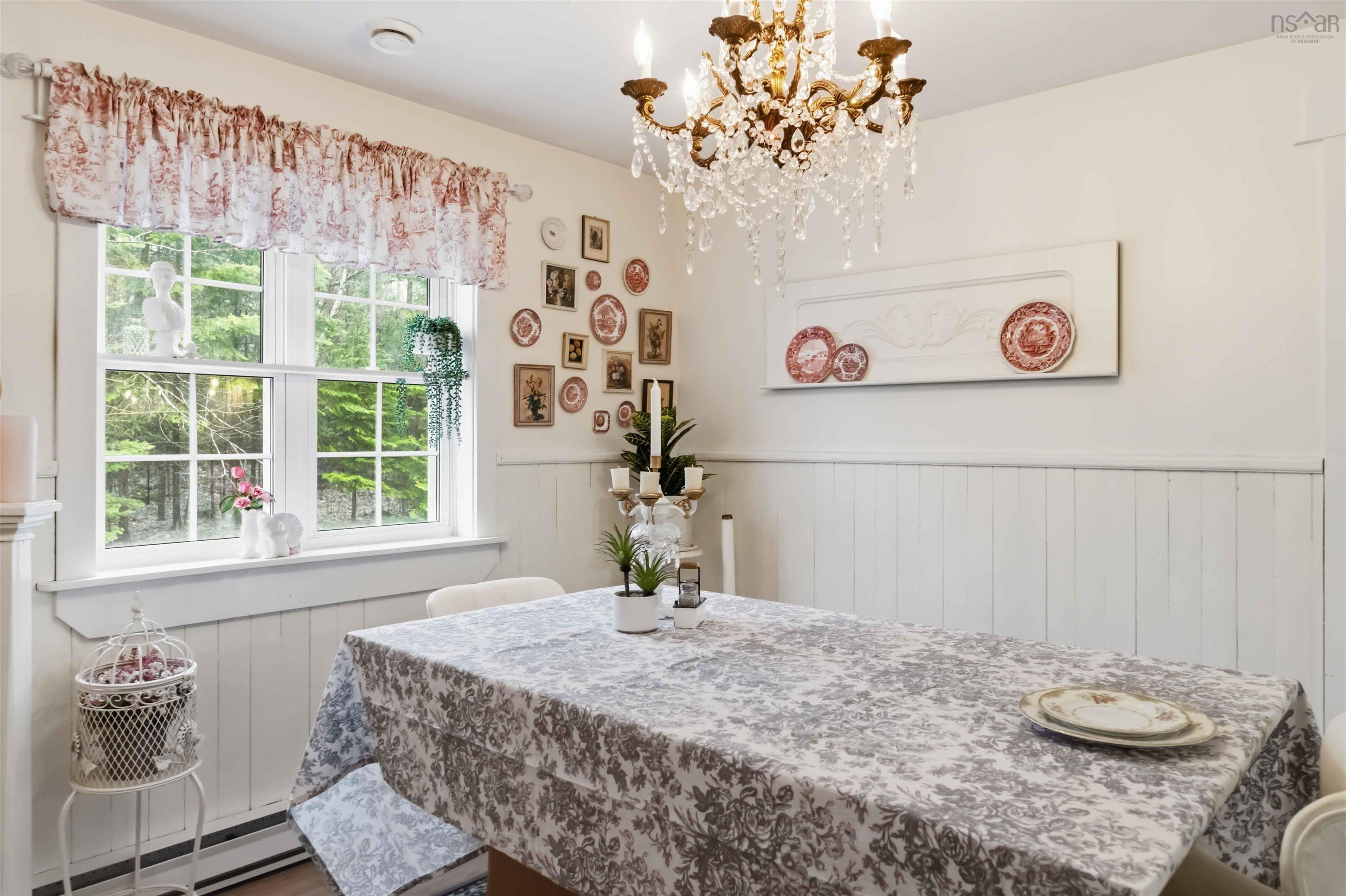 $399,999.00: 3488 Brow of Mountain Road, West Black Rock