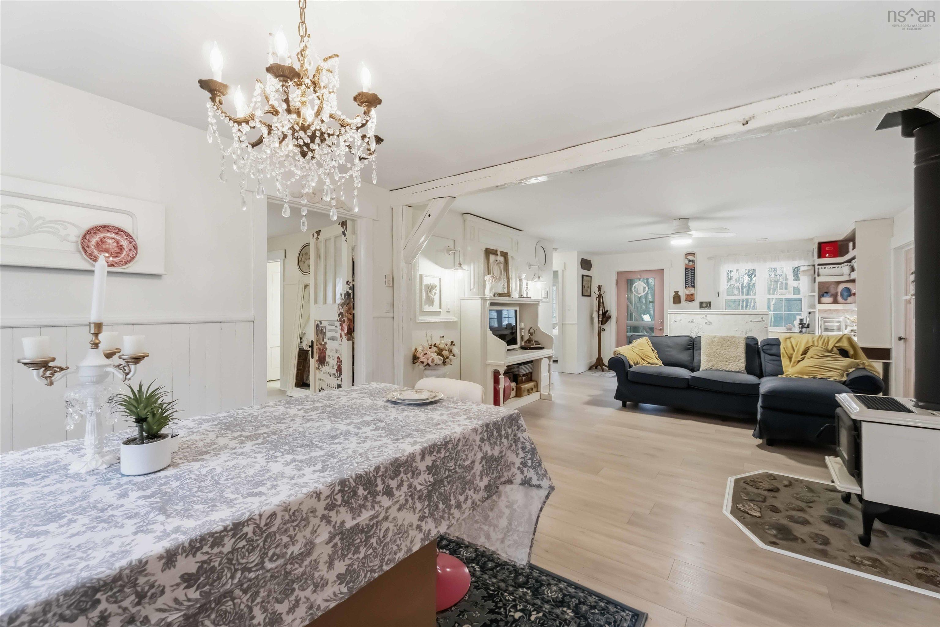 $399,999.00: 3488 Brow of Mountain Road, West Black Rock