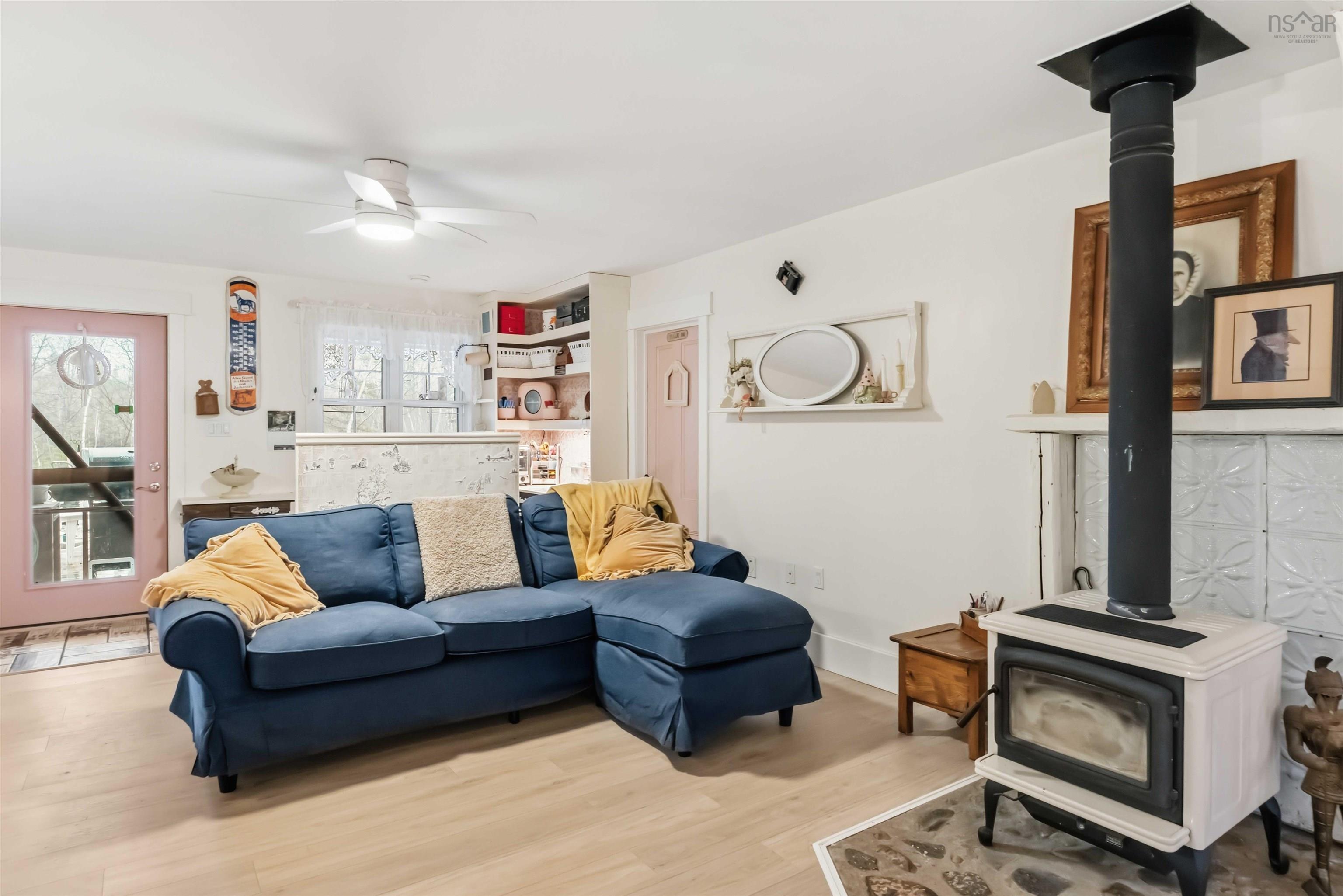 $399,999.00: 3488 Brow of Mountain Road, West Black Rock