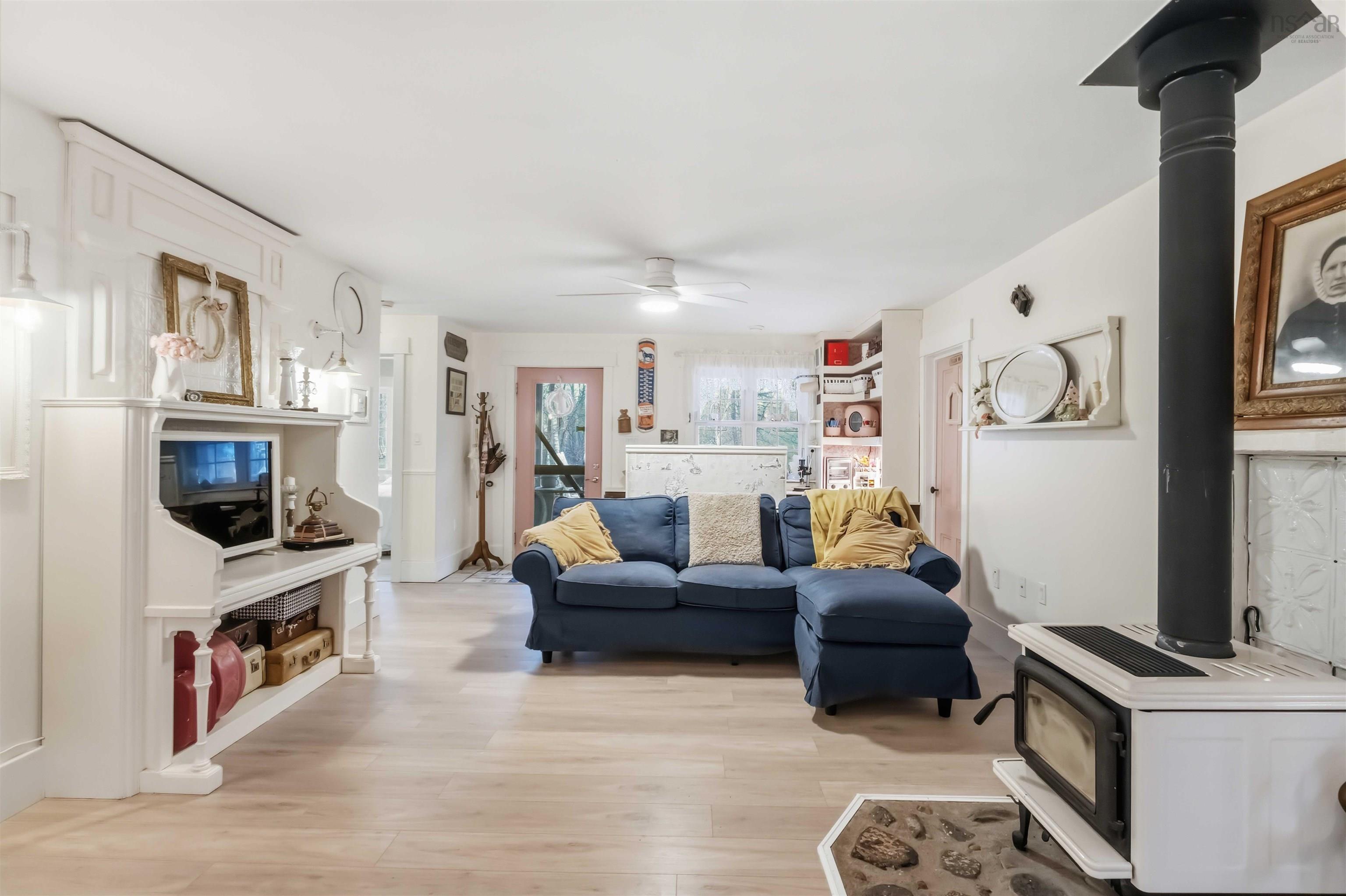 $399,999.00: 3488 Brow of Mountain Road, West Black Rock
