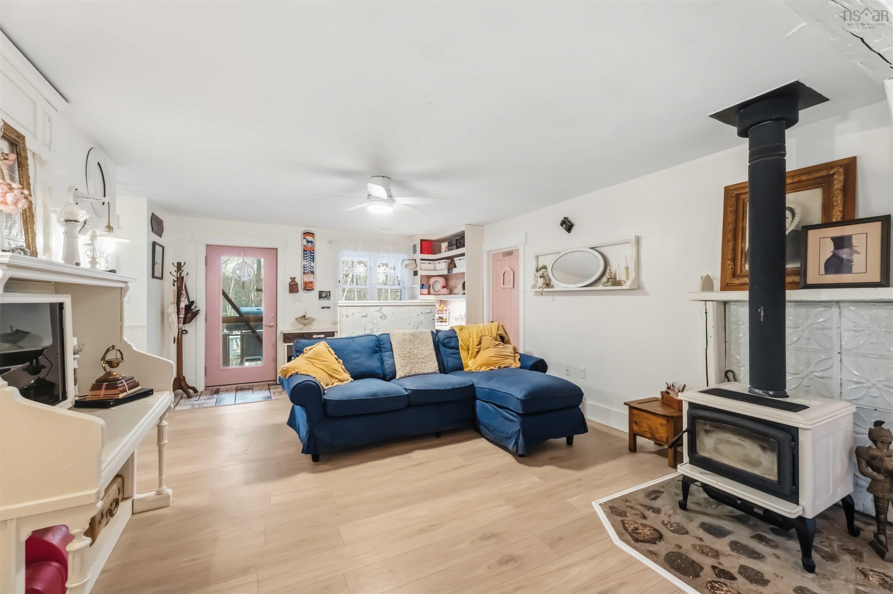 $399,999.00: 3488 Brow of Mountain Road, West Black Rock