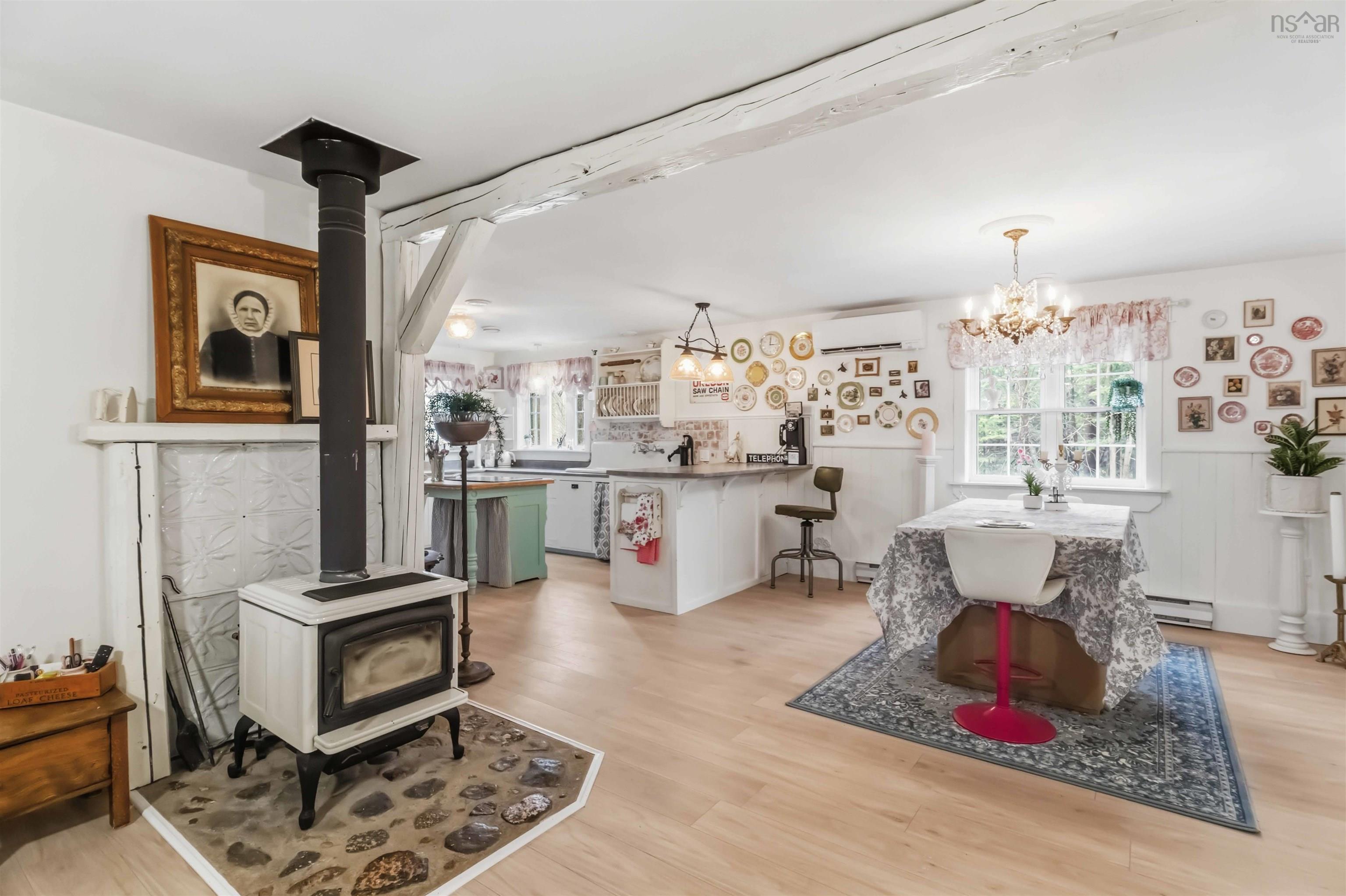 $399,999.00: 3488 Brow of Mountain Road, West Black Rock