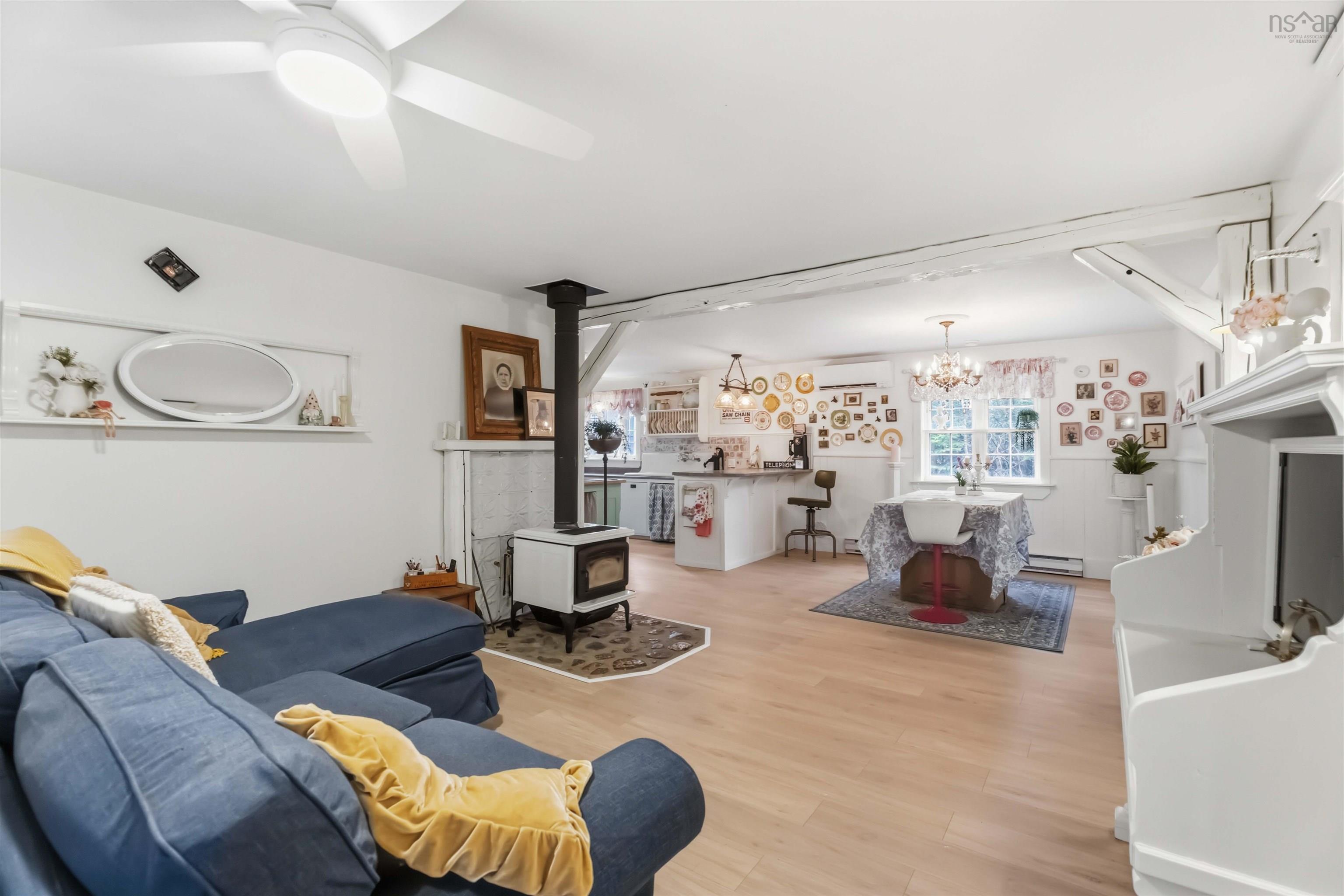 $399,999.00: 3488 Brow of Mountain Road, West Black Rock