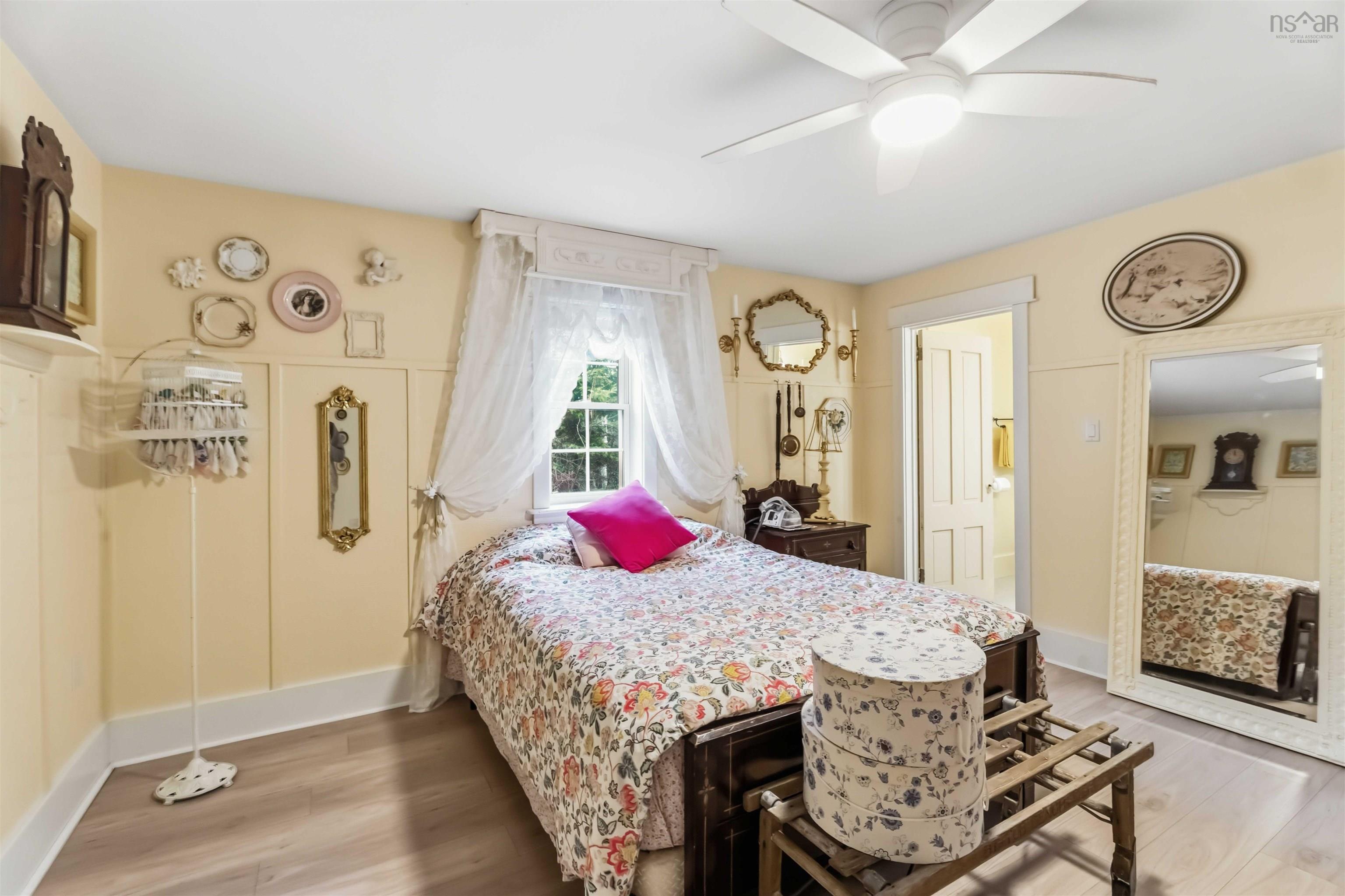 $399,999.00: 3488 Brow of Mountain Road, West Black Rock