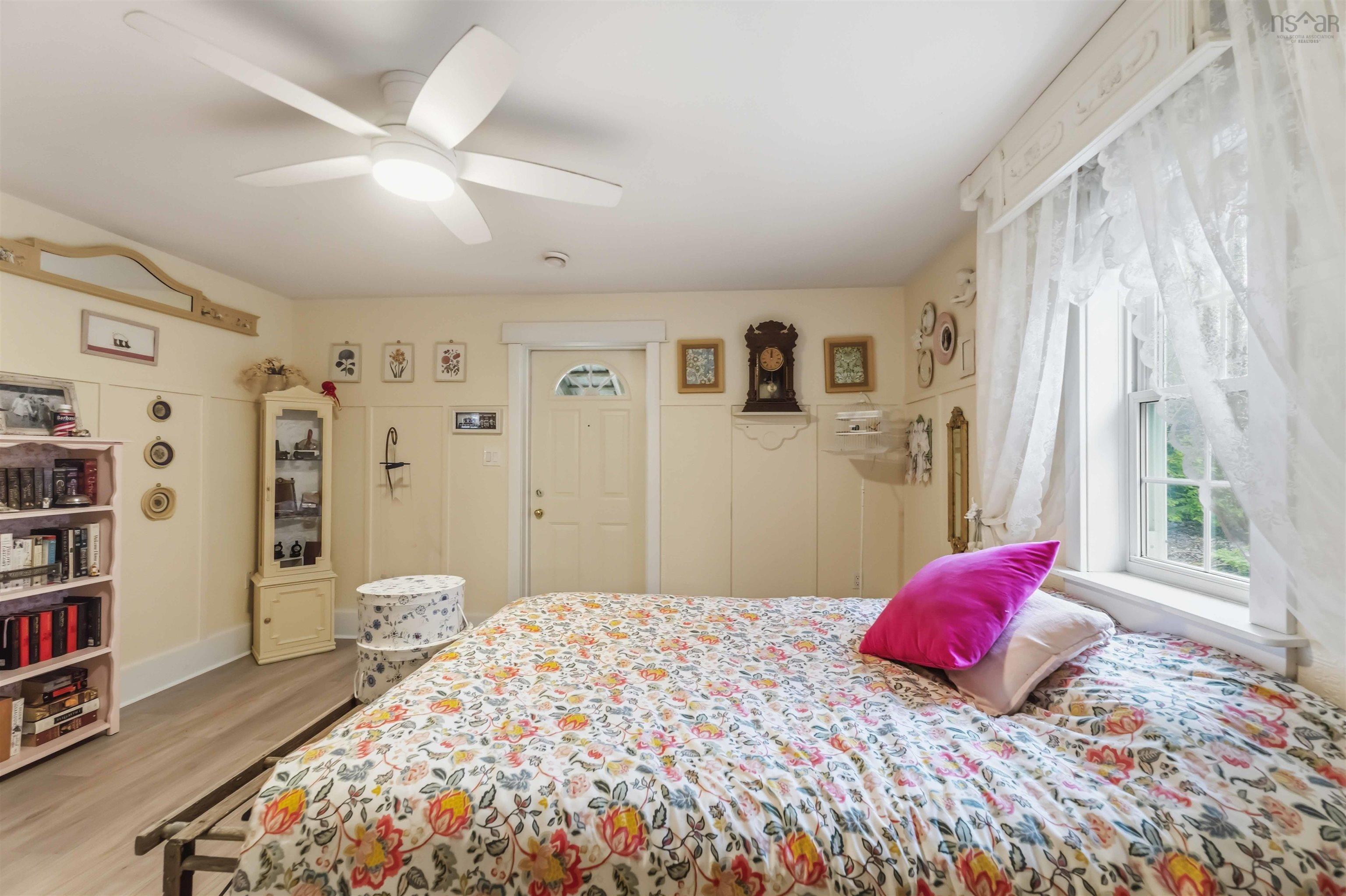 $399,999.00: 3488 Brow of Mountain Road, West Black Rock