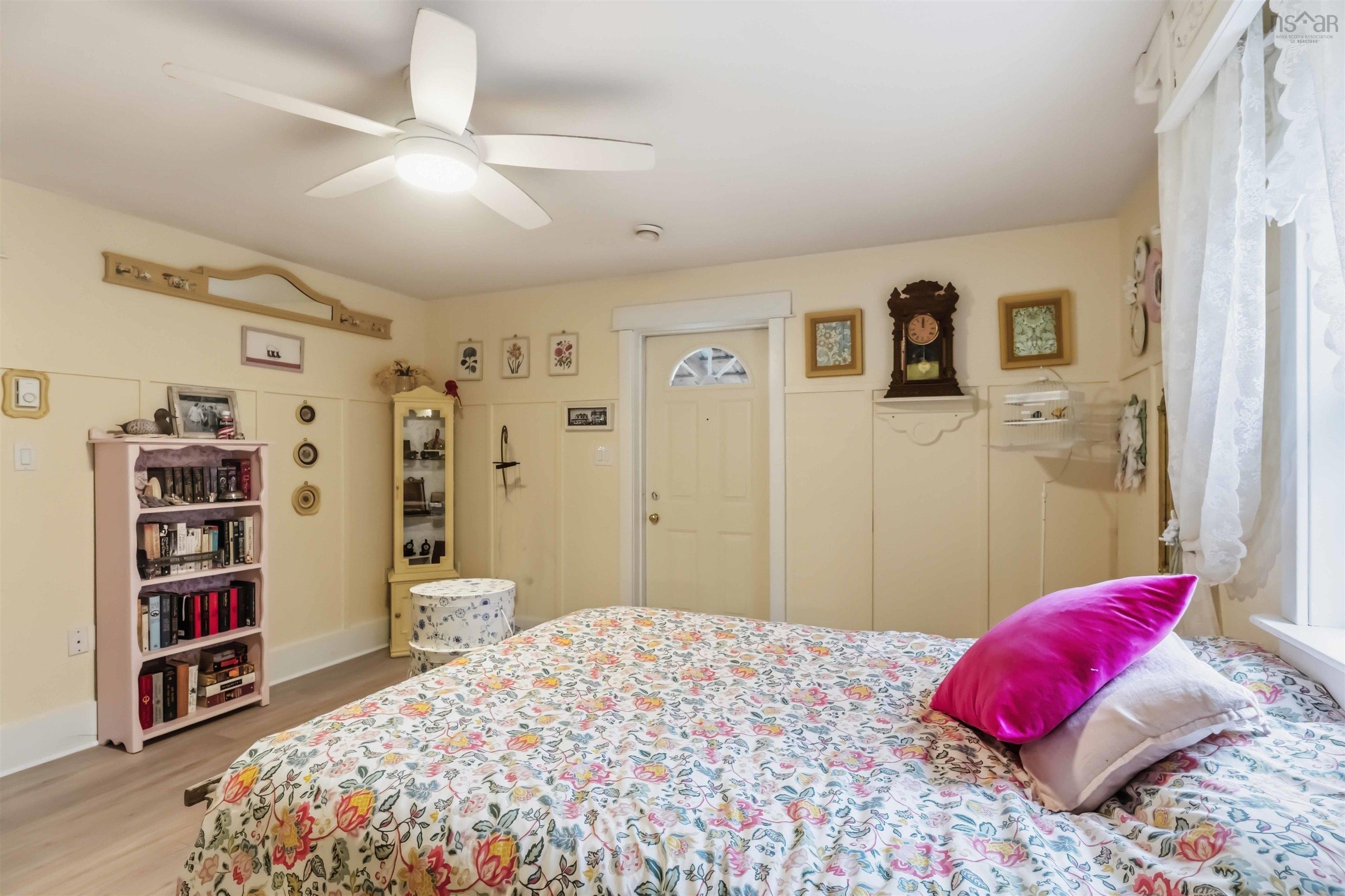 $399,999.00: 3488 Brow of Mountain Road, West Black Rock