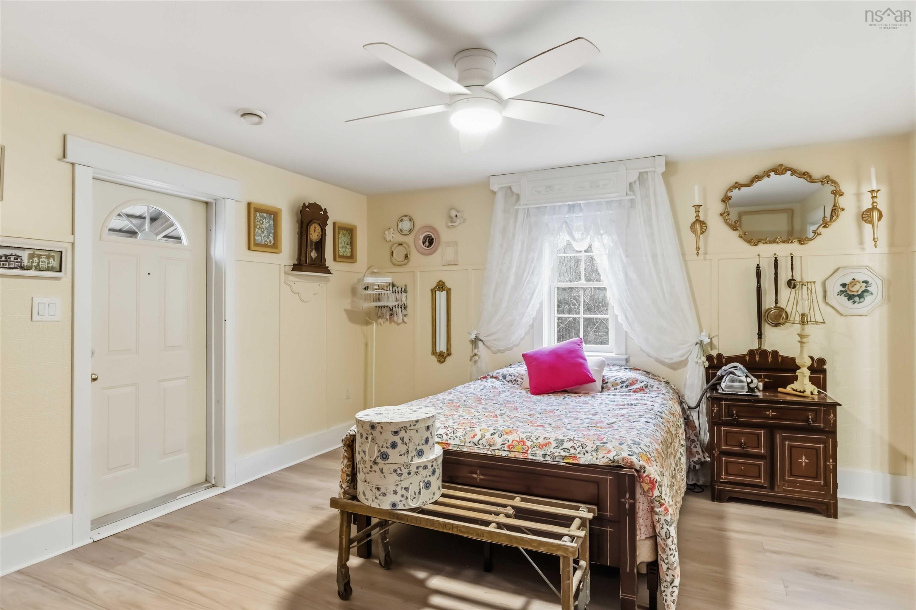 $399,999.00: 3488 Brow of Mountain Road, West Black Rock