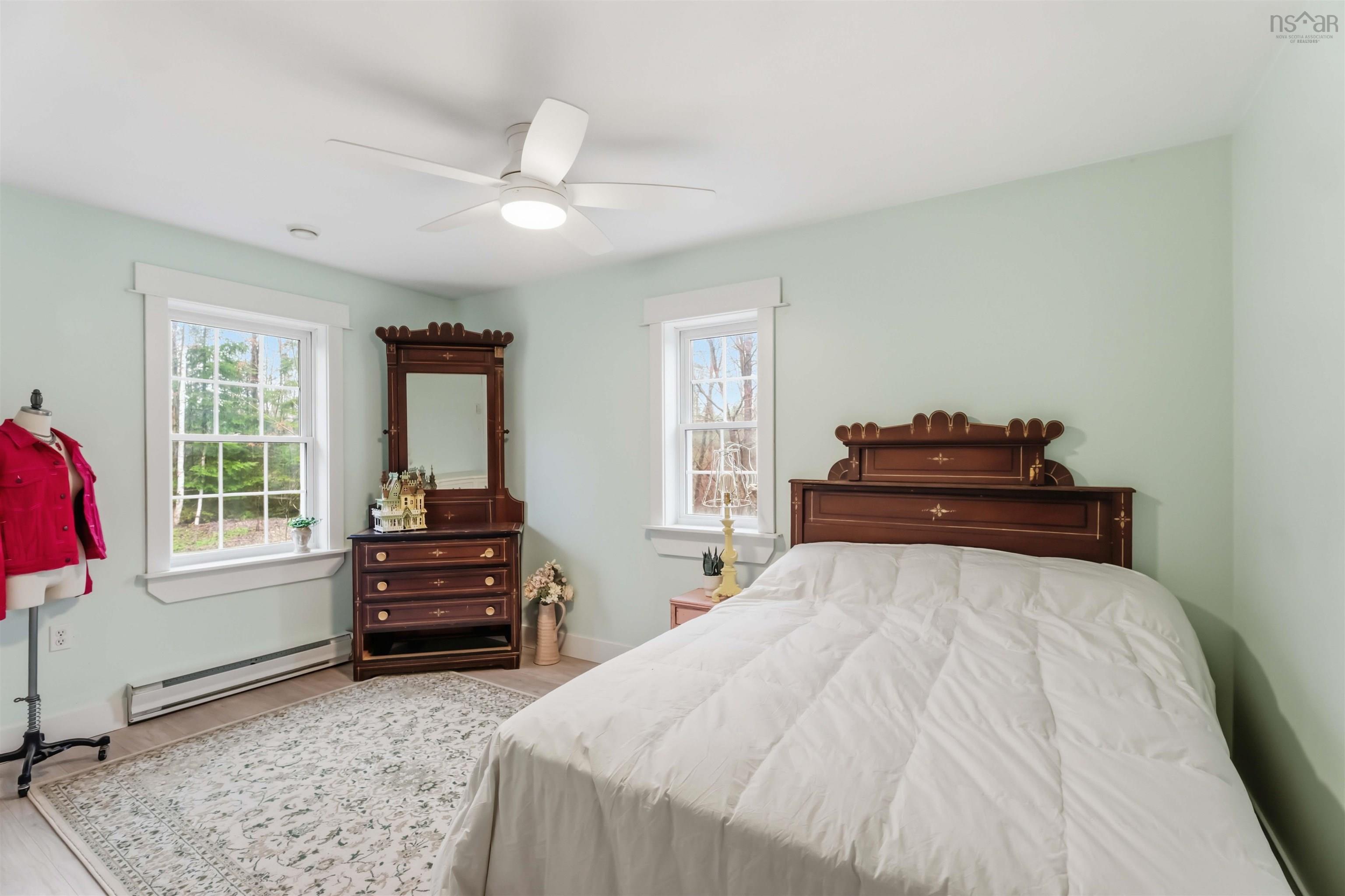 $399,999.00: 3488 Brow of Mountain Road, West Black Rock