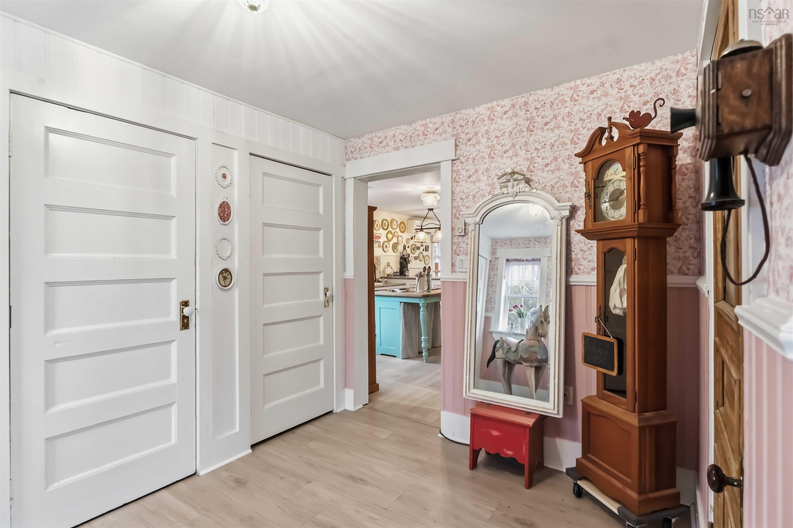 $399,999.00: 3488 Brow of Mountain Road, West Black Rock