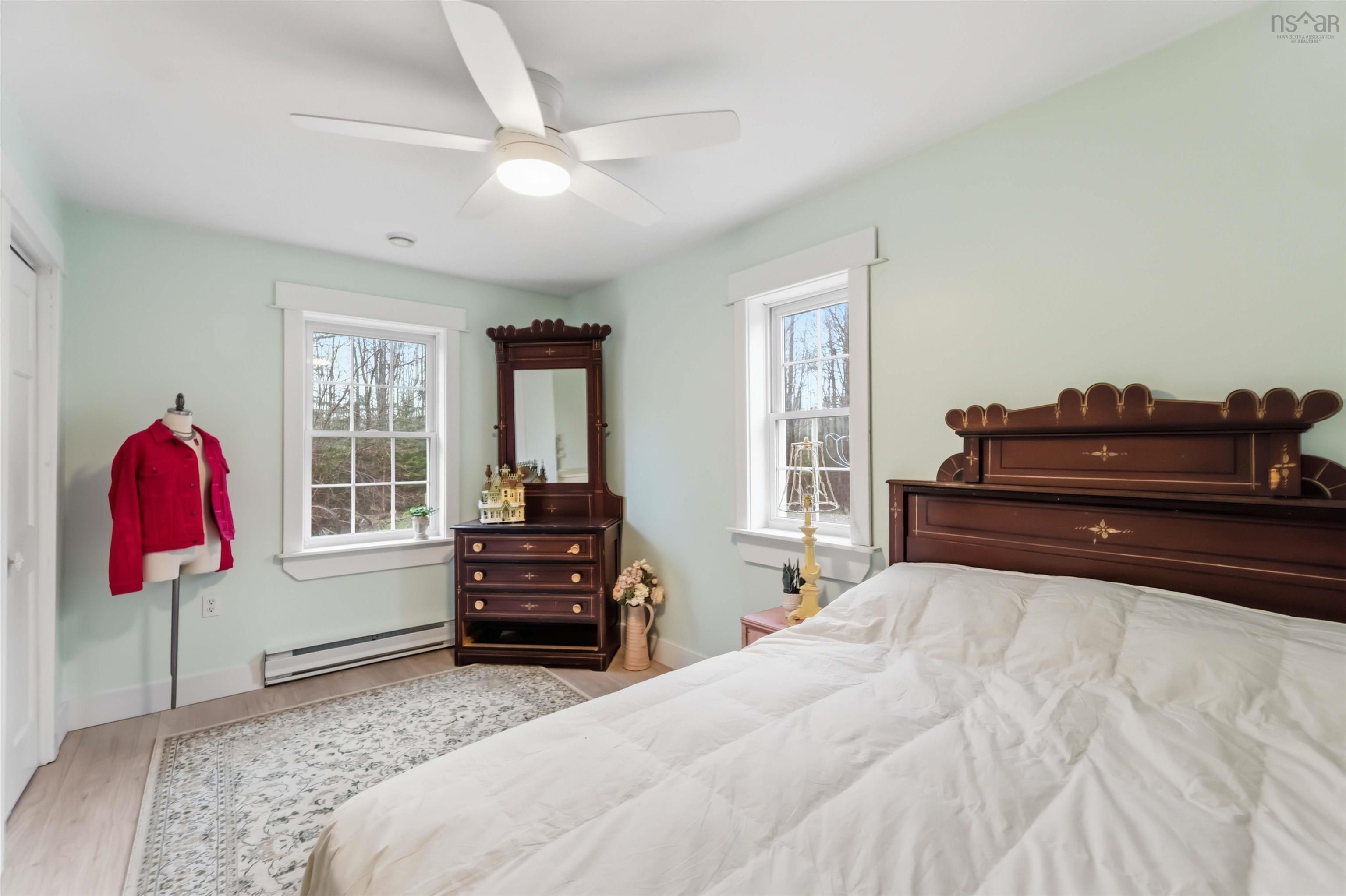 $399,999.00: 3488 Brow of Mountain Road, West Black Rock