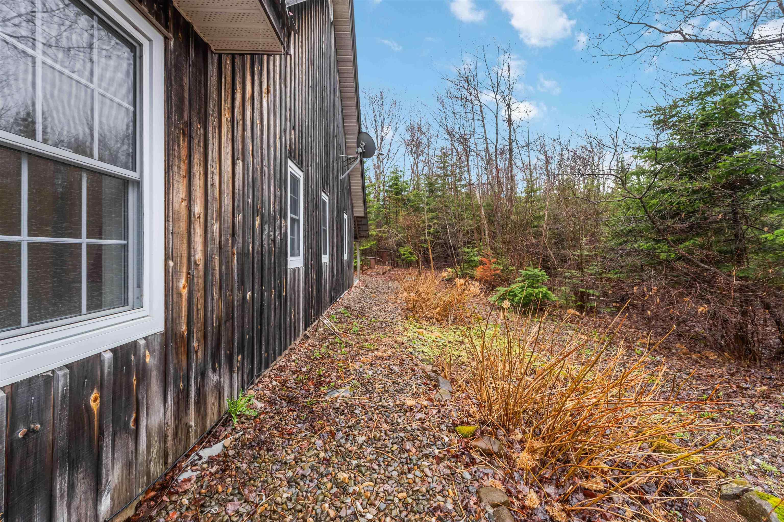 $399,999.00: 3488 Brow of Mountain Road, West Black Rock